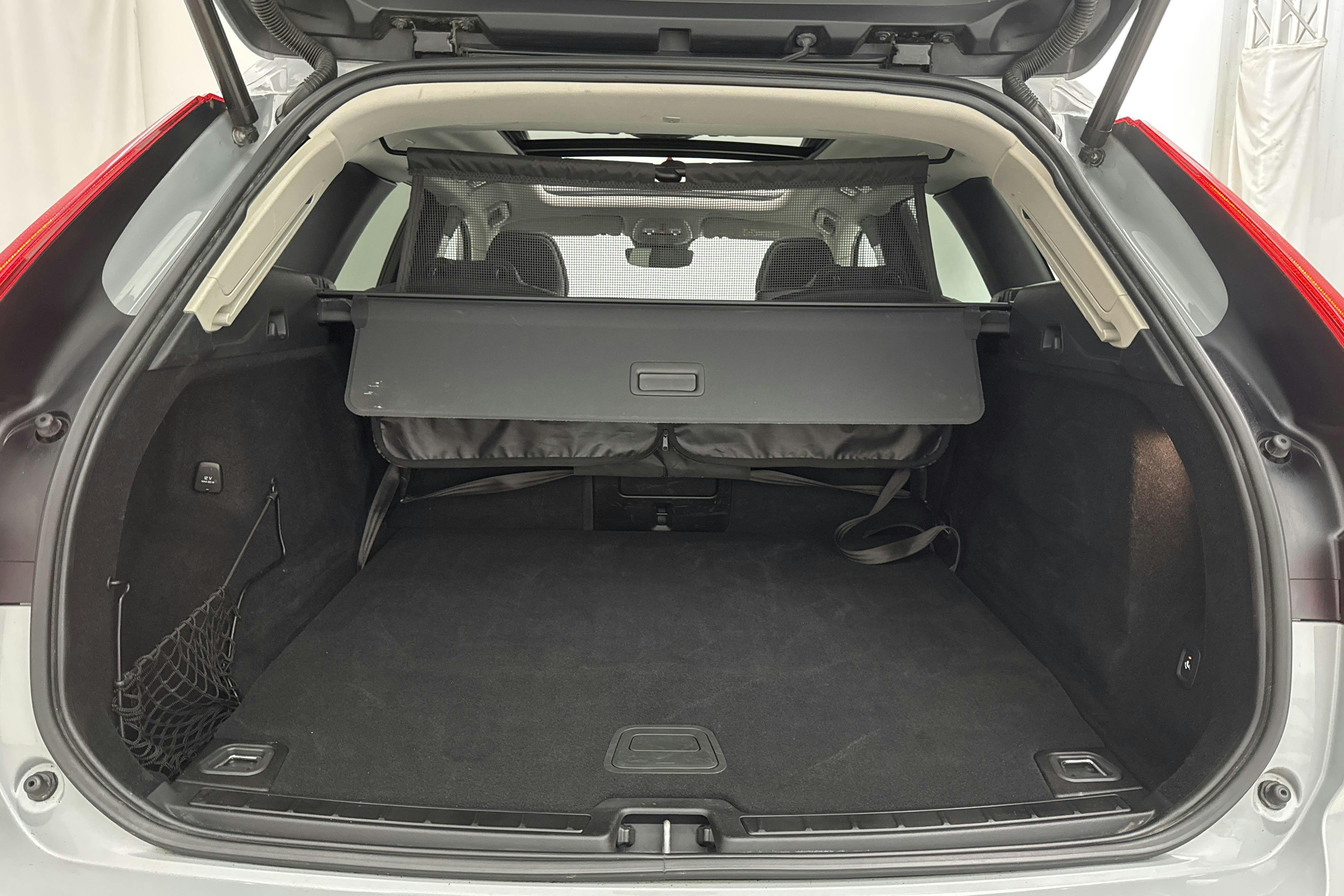 Volvo XC60 T6 AWD Recharge (350hk) - 11 202 mil - Automat - grå - 2024