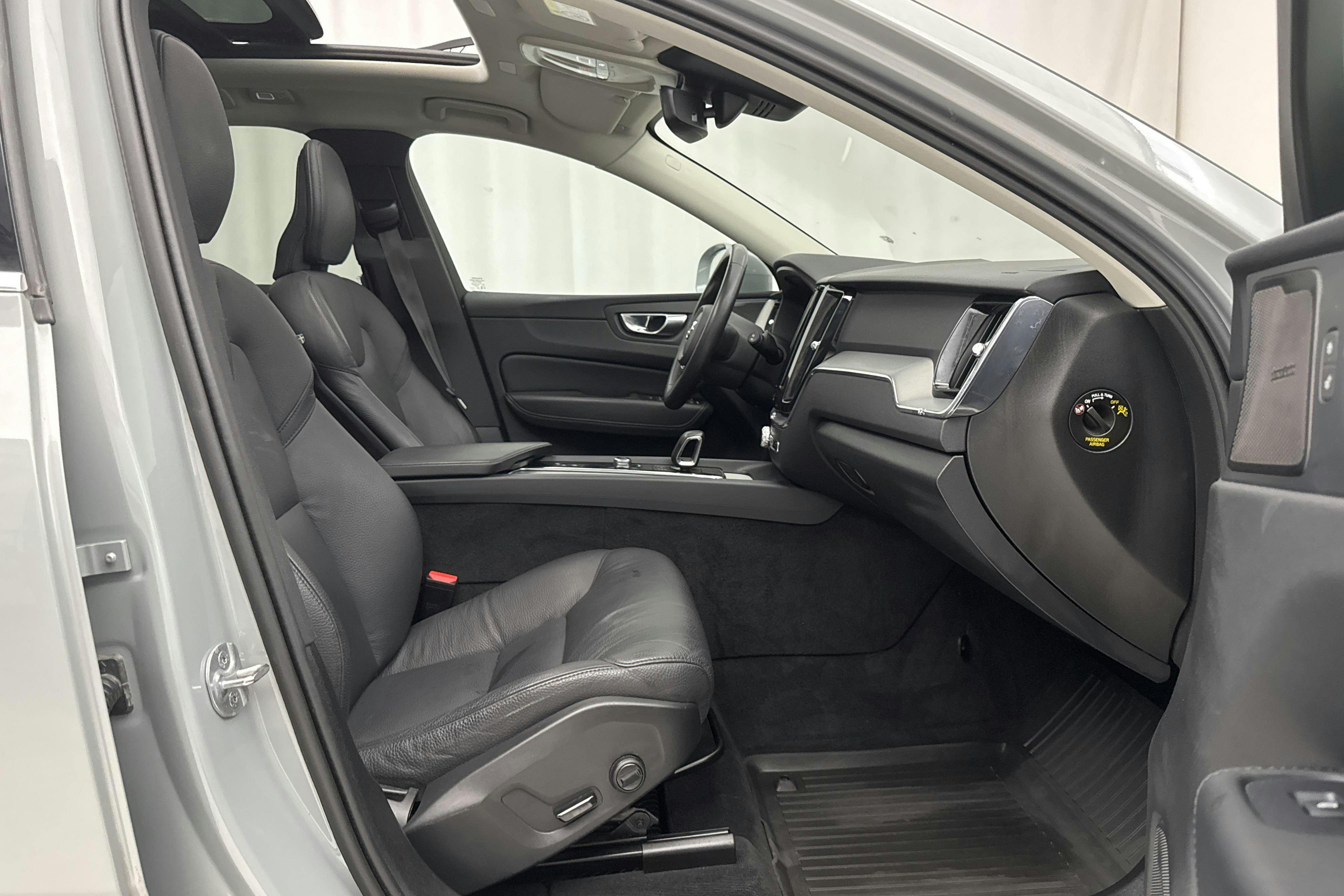 Volvo XC60 T6 AWD Recharge (350hk) - 11 202 mil - Automat - grå - 2024