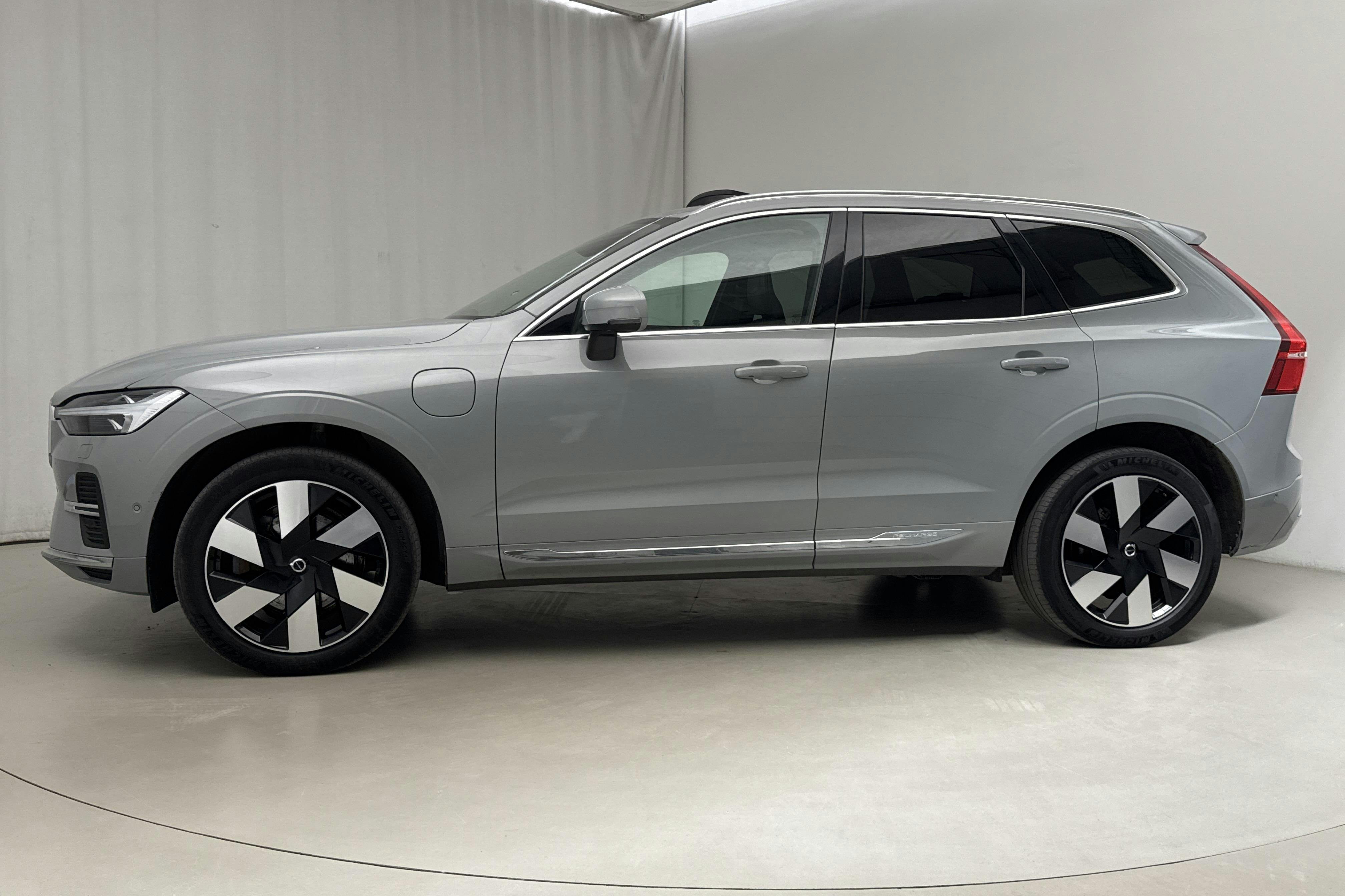 Volvo XC60 T6 AWD Recharge (350hk) - 11 202 mil - Automat - grå - 2024