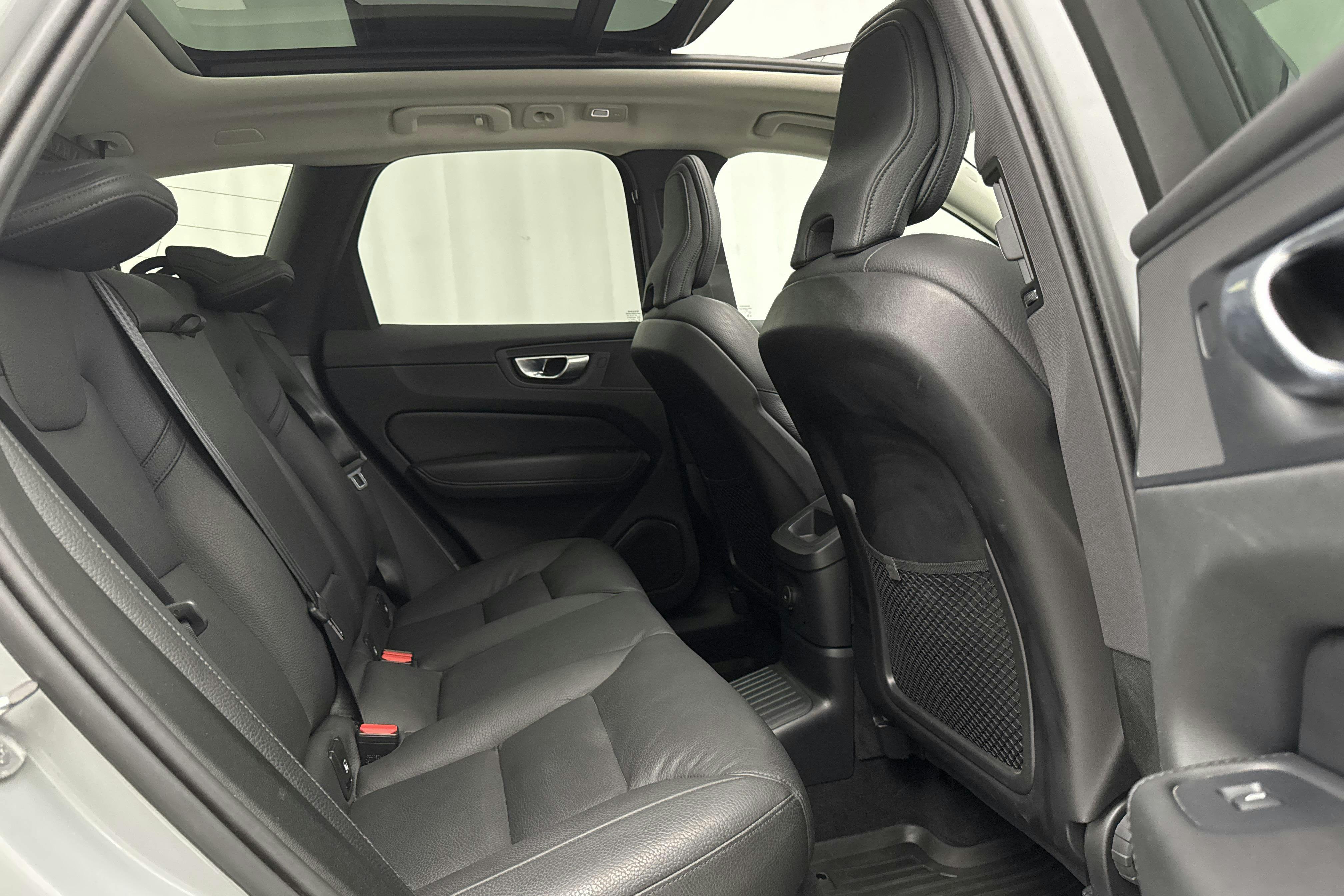Volvo XC60 T6 AWD Recharge (350hk) - 11 202 mil - Automat - grå - 2024