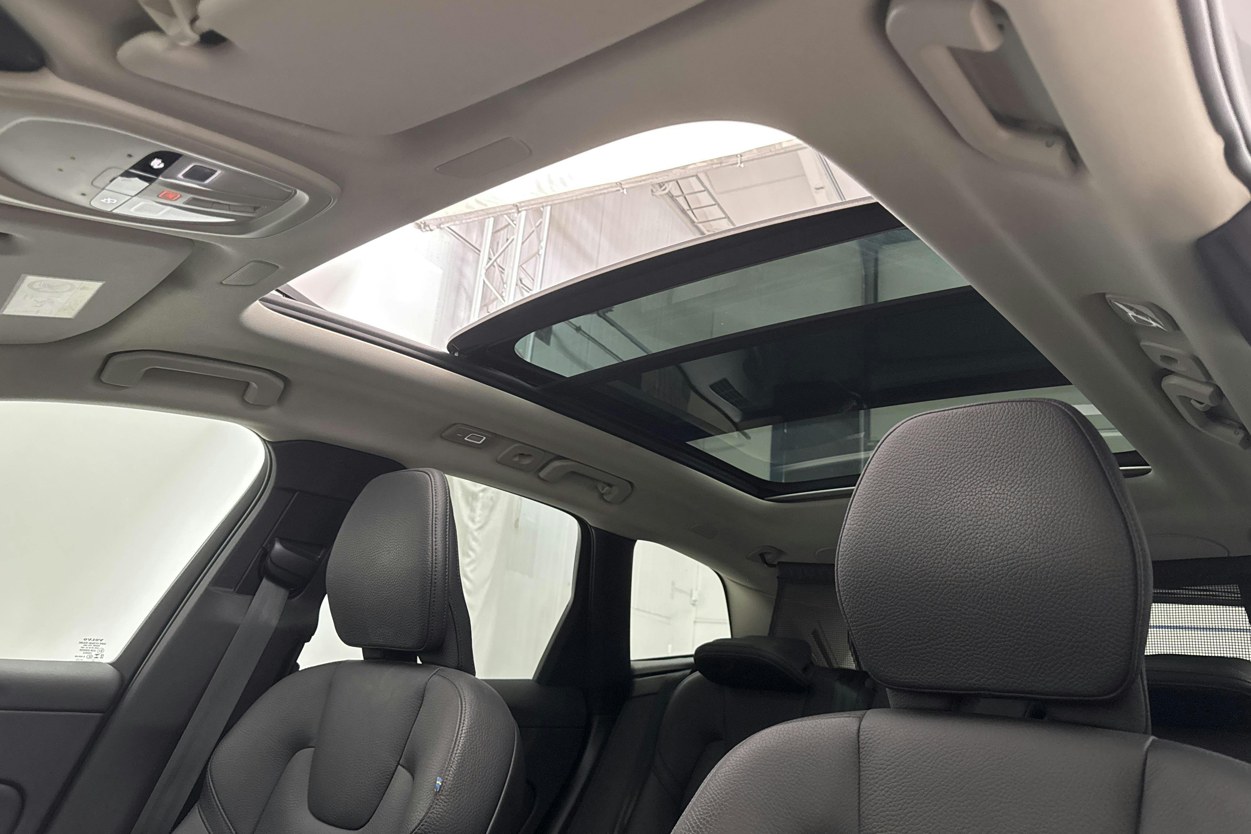 Volvo XC60 T6 AWD Recharge (350hk) - 11 202 mil - Automat - grå - 2024