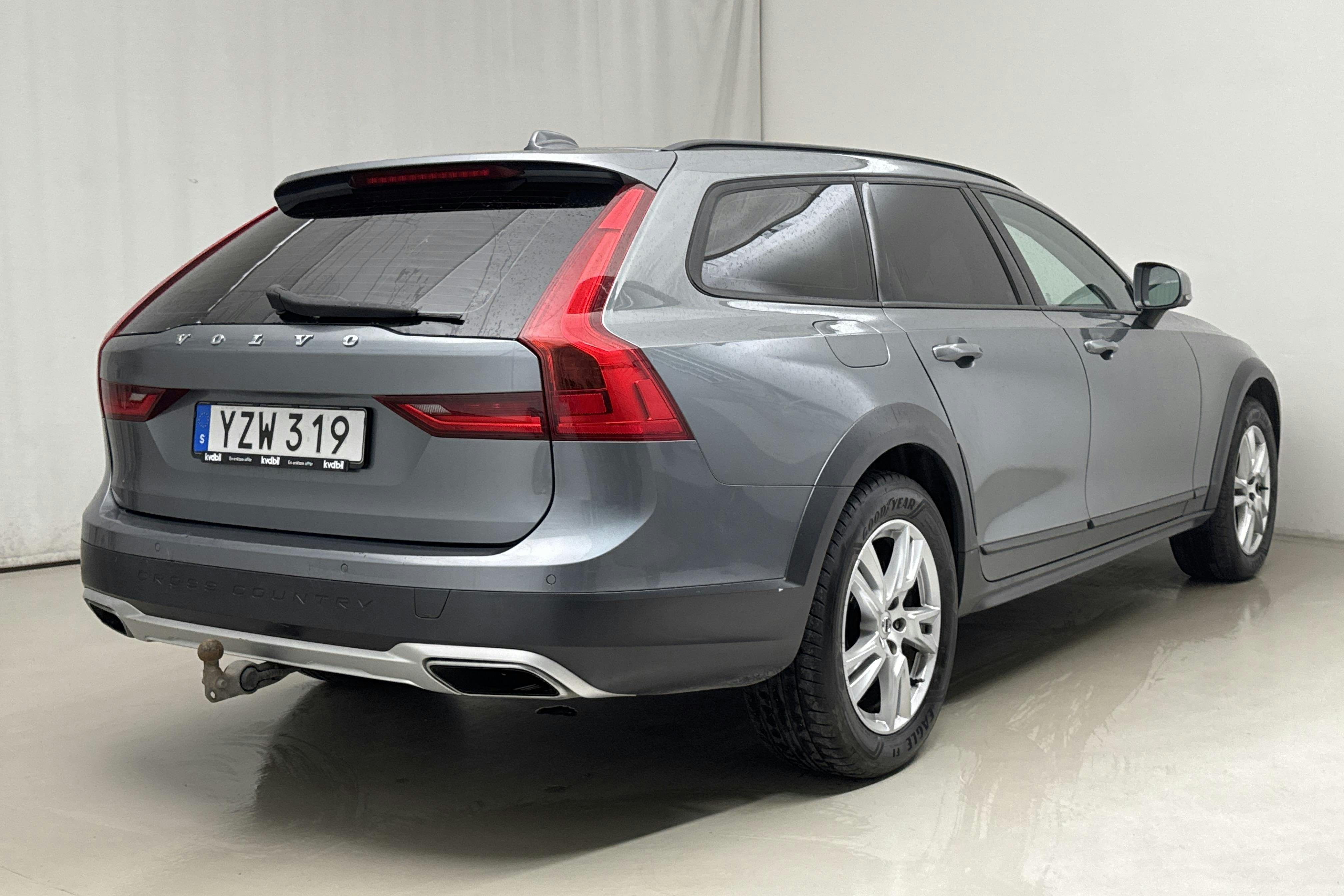 Volvo V90 D4 Cross Country AWD (190hk) - 11 100 mil - Automat - grå - 2018