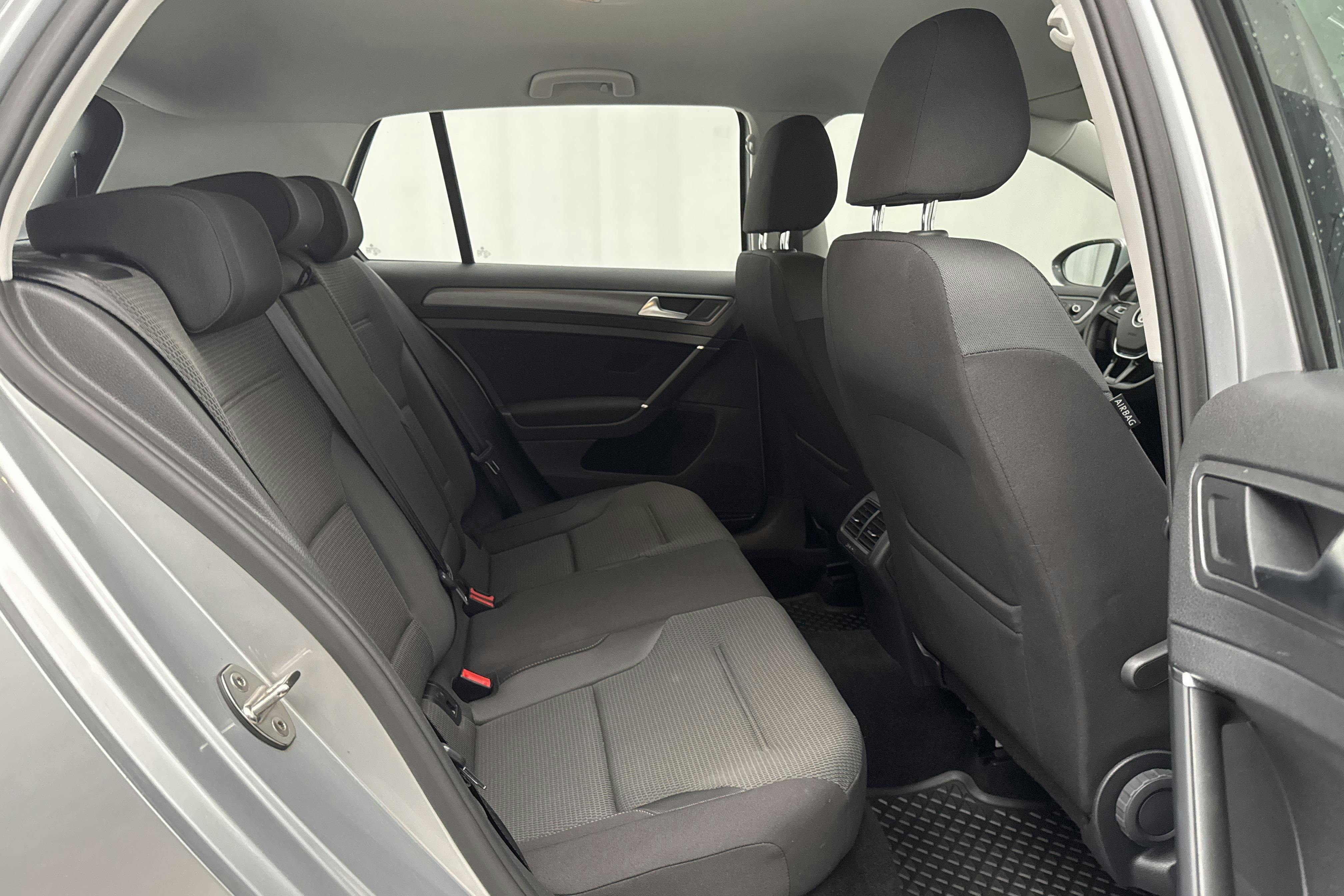 VW Golf VII 1.0 TSI 5dr (110hk) - 8 243 mil - Manuell - silver - 2018