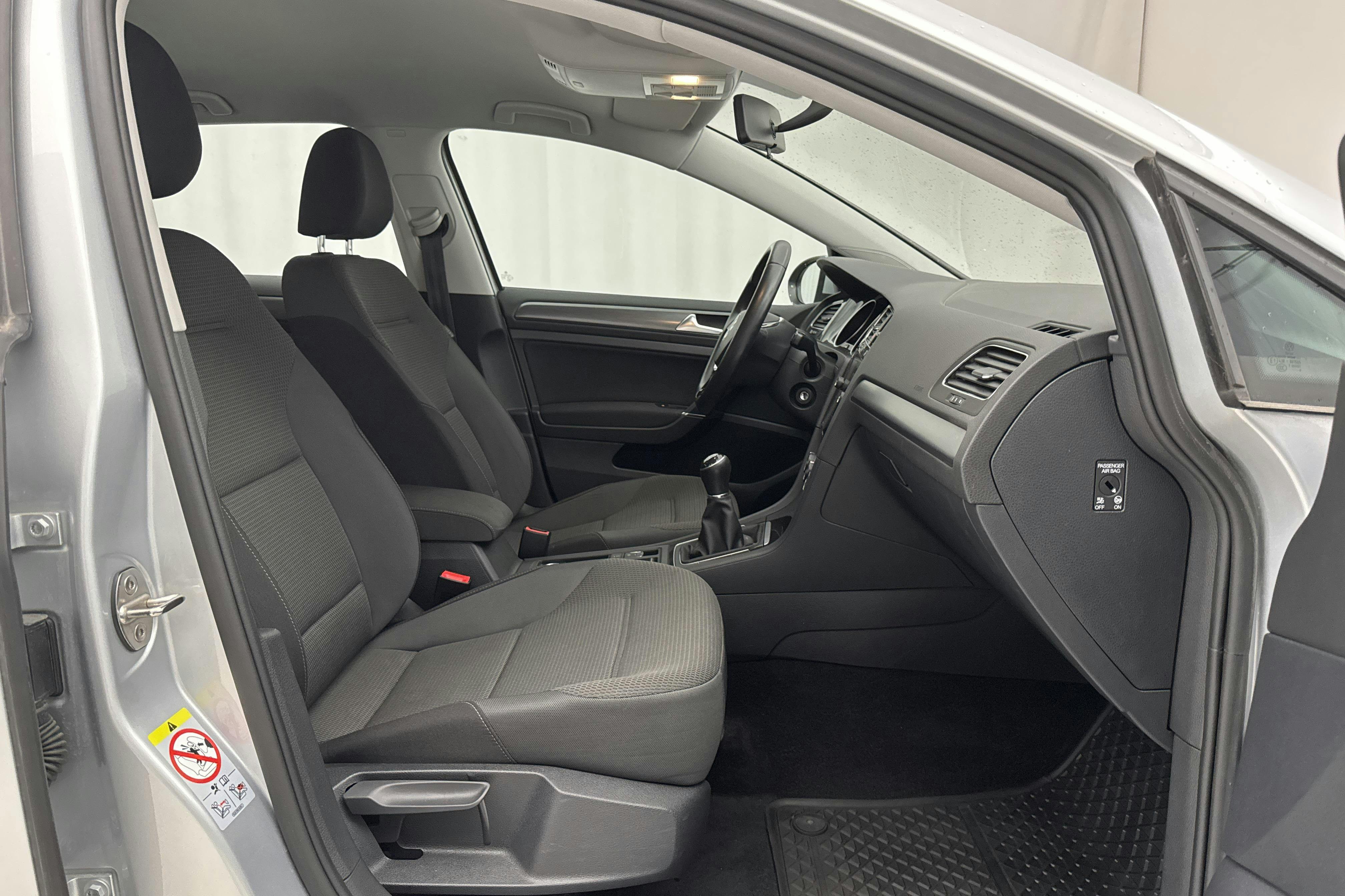 VW Golf VII 1.0 TSI 5dr (110hk) - 8 243 mil - Manuell - silver - 2018