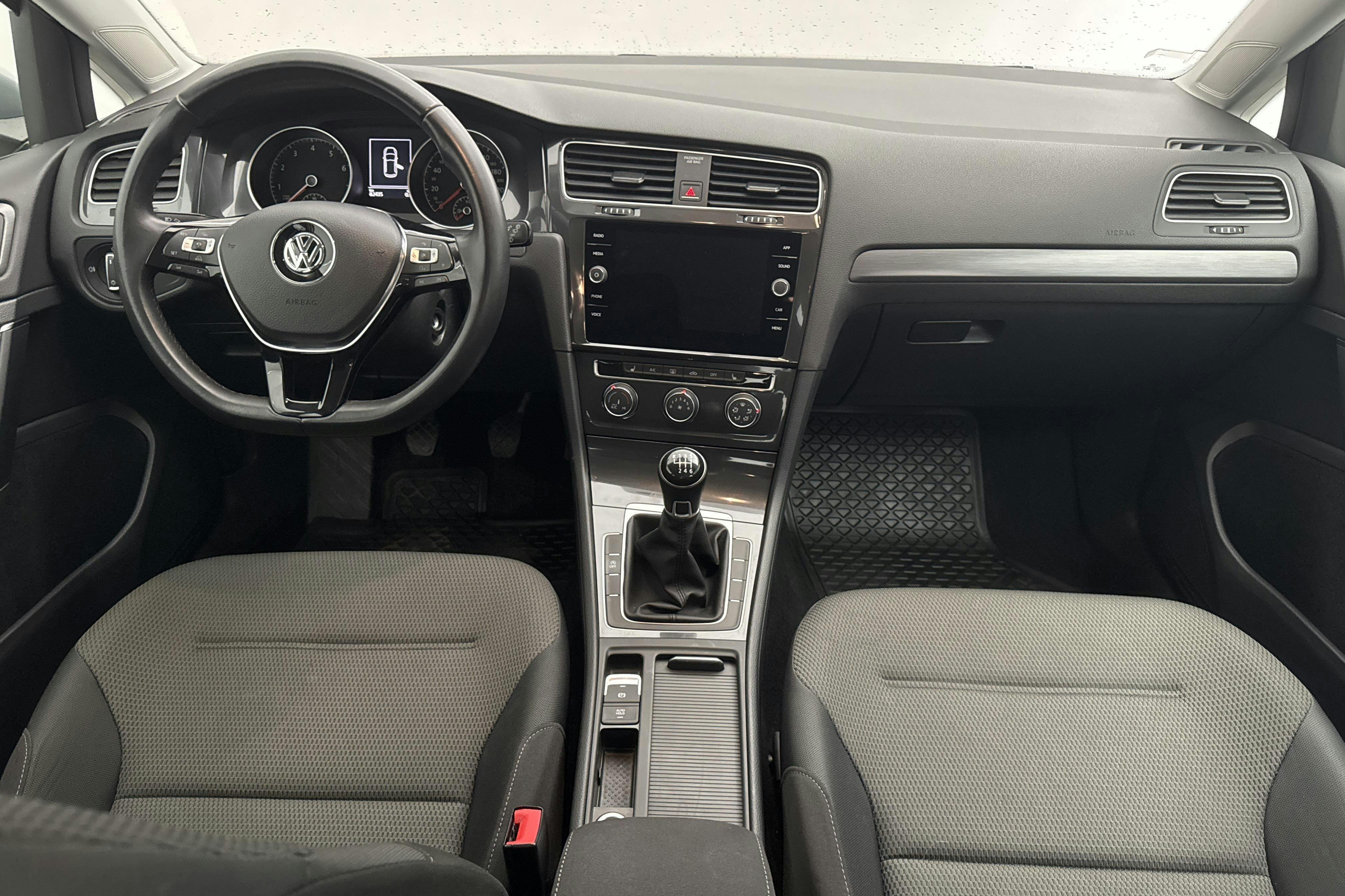 VW Golf VII 1.0 TSI 5dr (110hk) - 8 243 mil - Manuell - silver - 2018