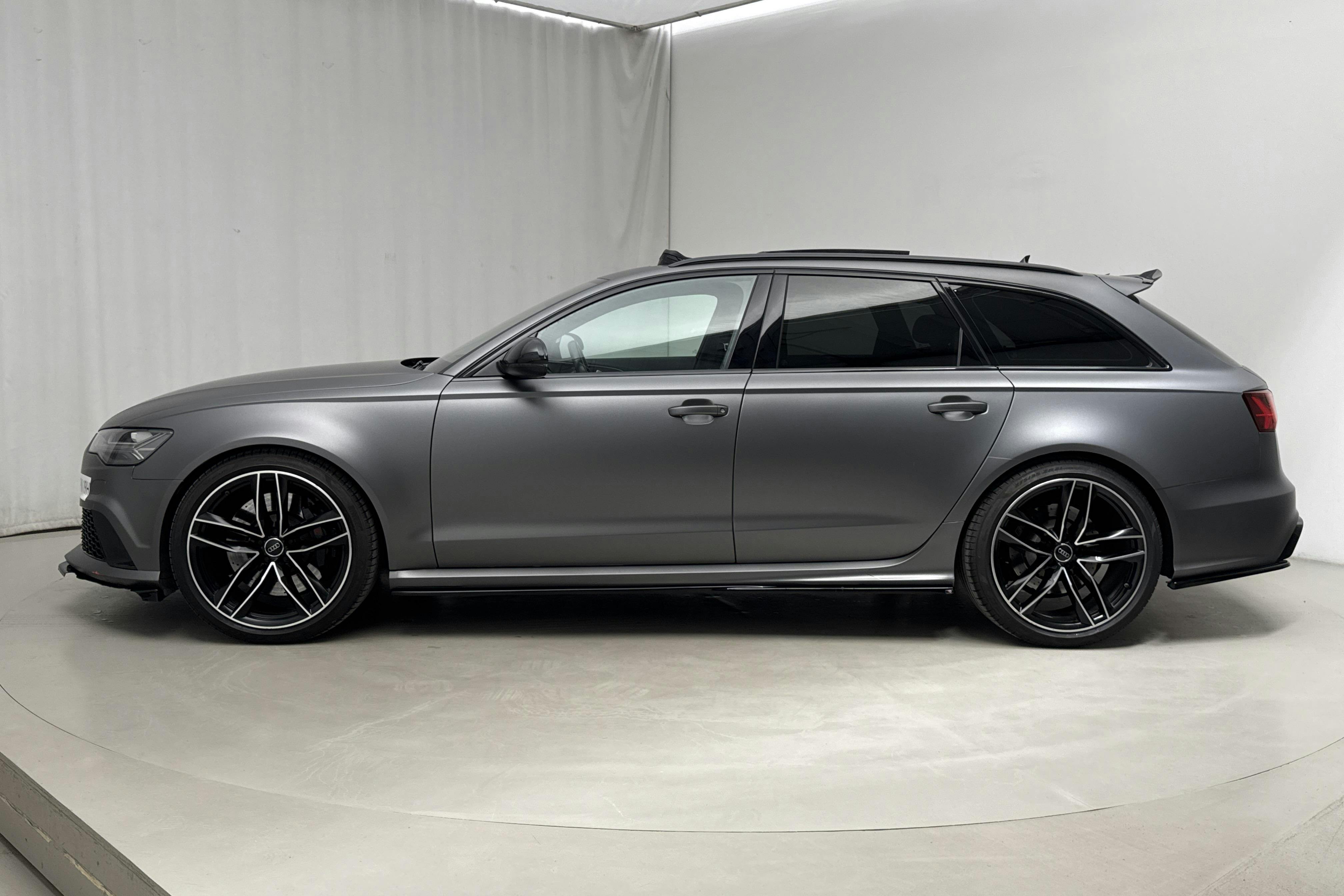Presentation photo 2 of 29: Audi RS6 4.0 TFSI Avant quattro (560hk) - 117 850 km - Automatic - gray - 2017