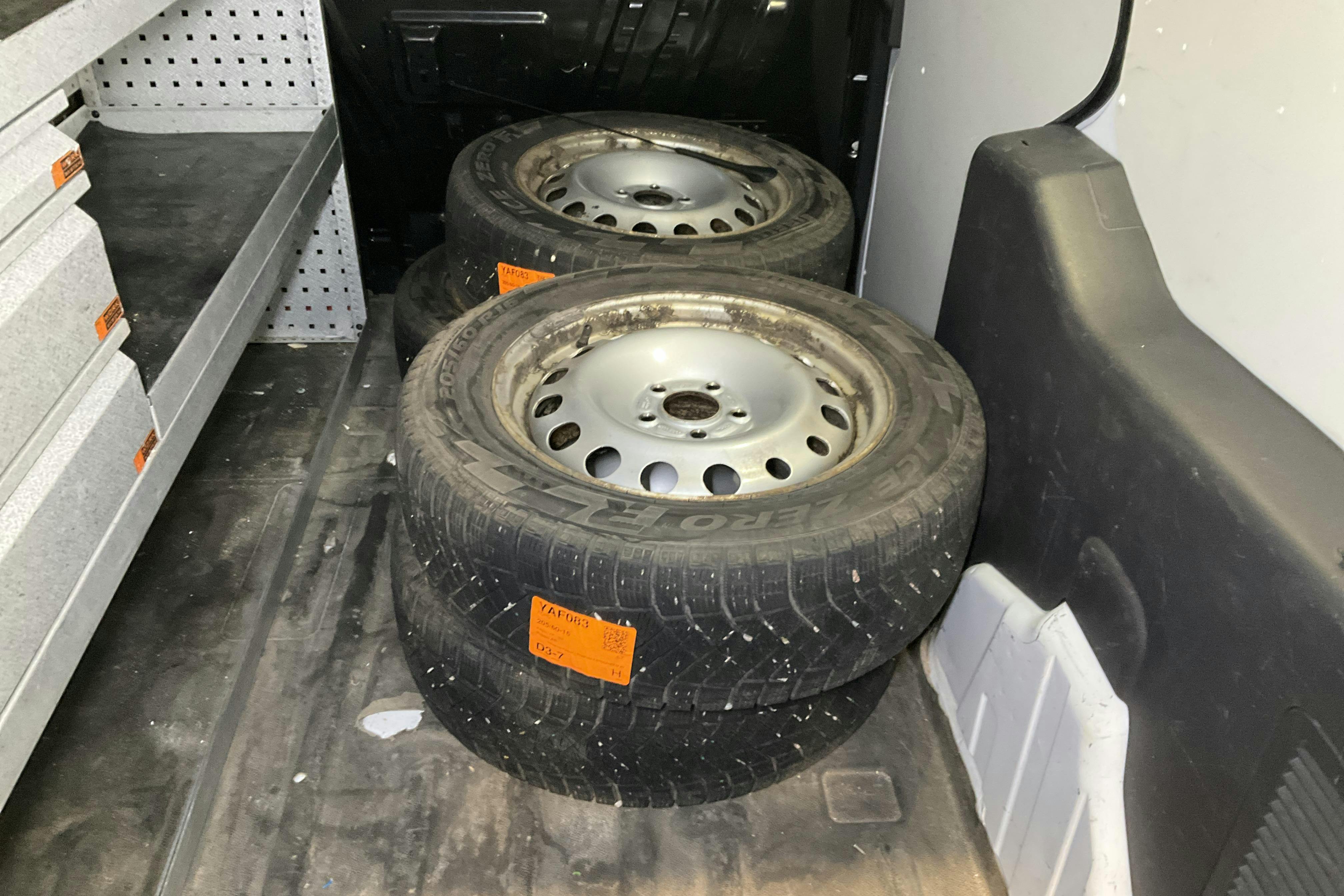 Ford Transit Connect 1.5 TDCi (120hk) - 16 539 mil - Automat - vit - 2016
