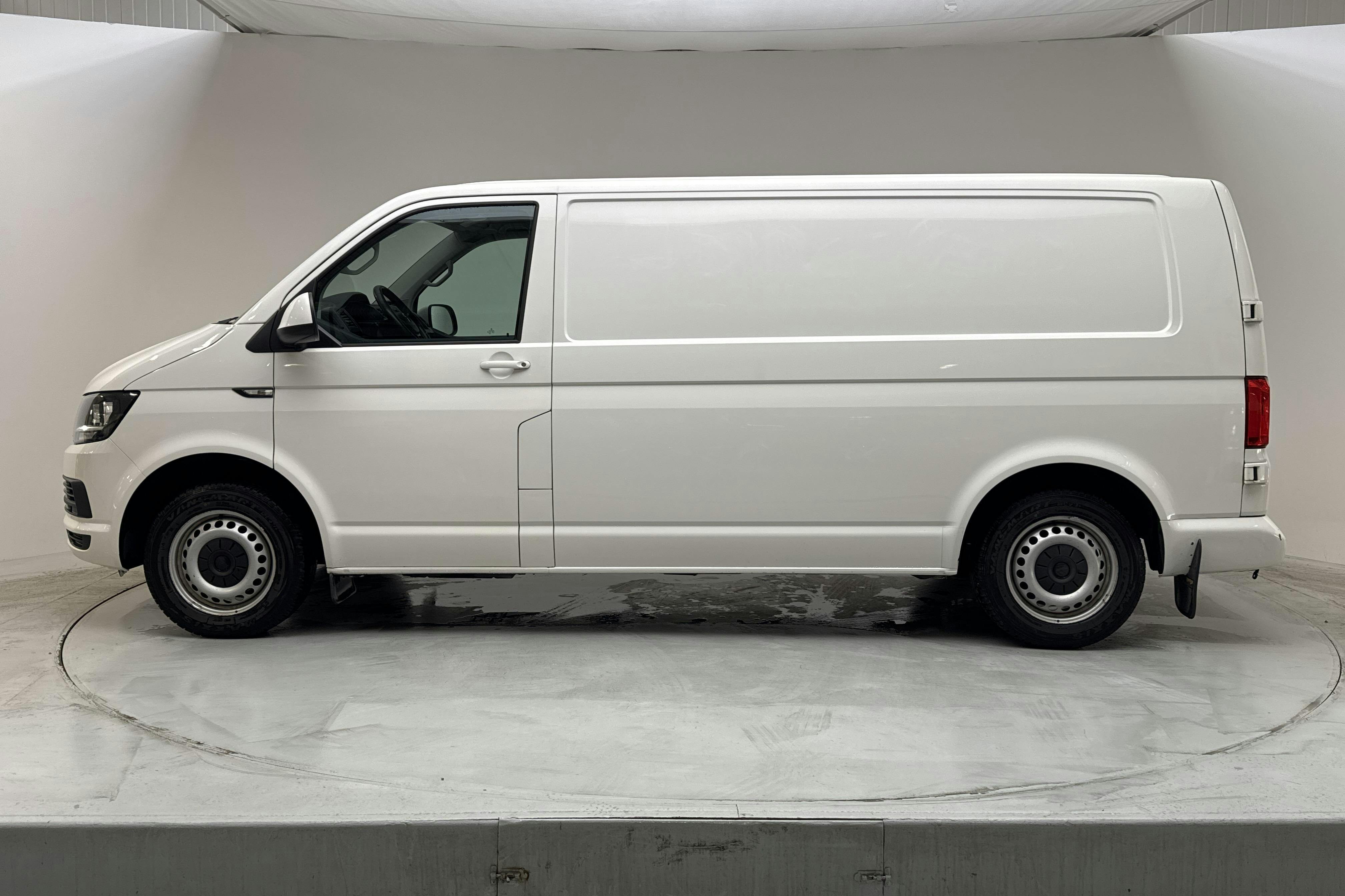 VW Transporter T6 2.0 TDI BMT Skåp (140hk) - 18 606 mil - Automat - vit - 2016