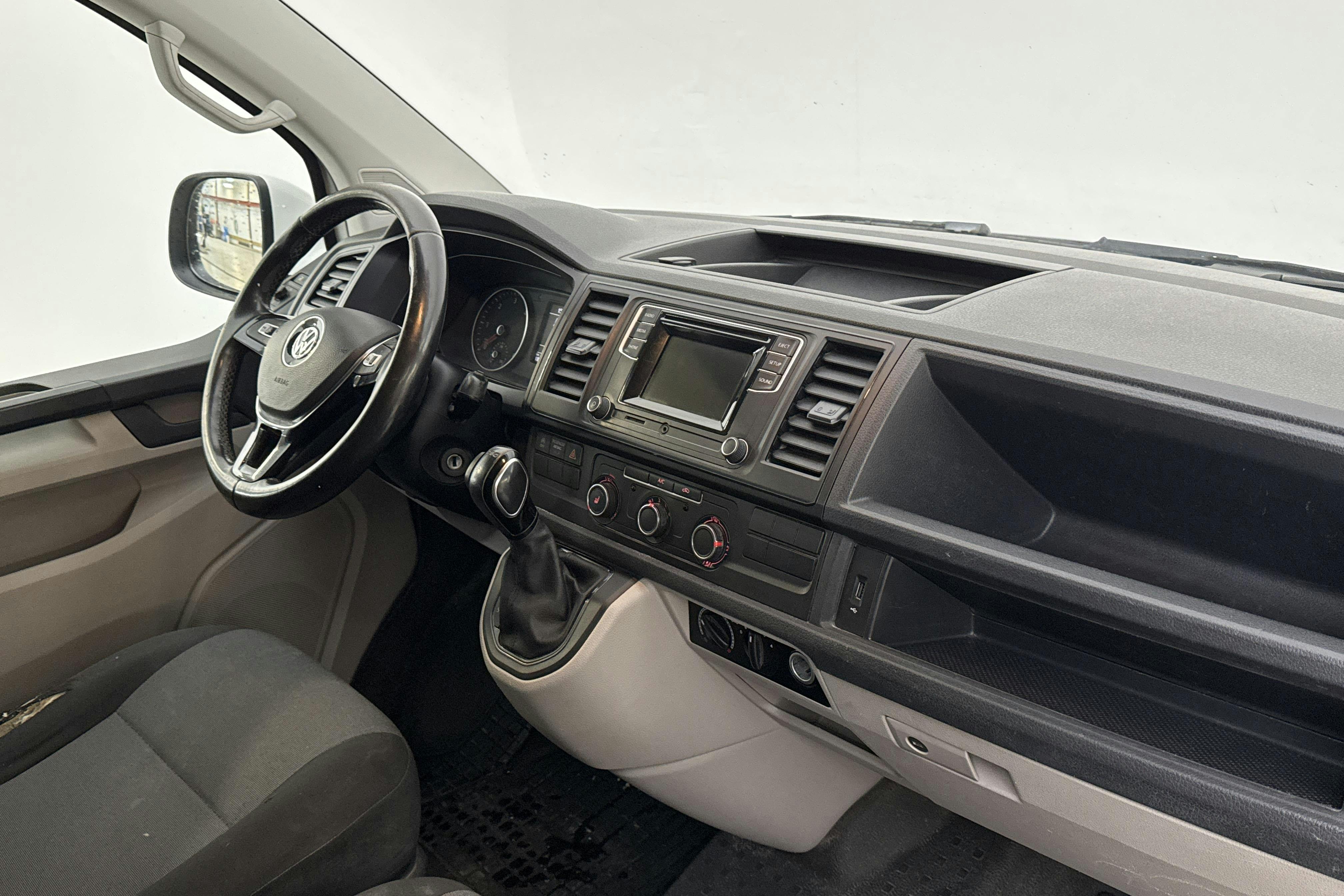 VW Transporter T6 2.0 TDI BMT Skåp (140hk) - 18 606 mil - Automat - vit - 2016