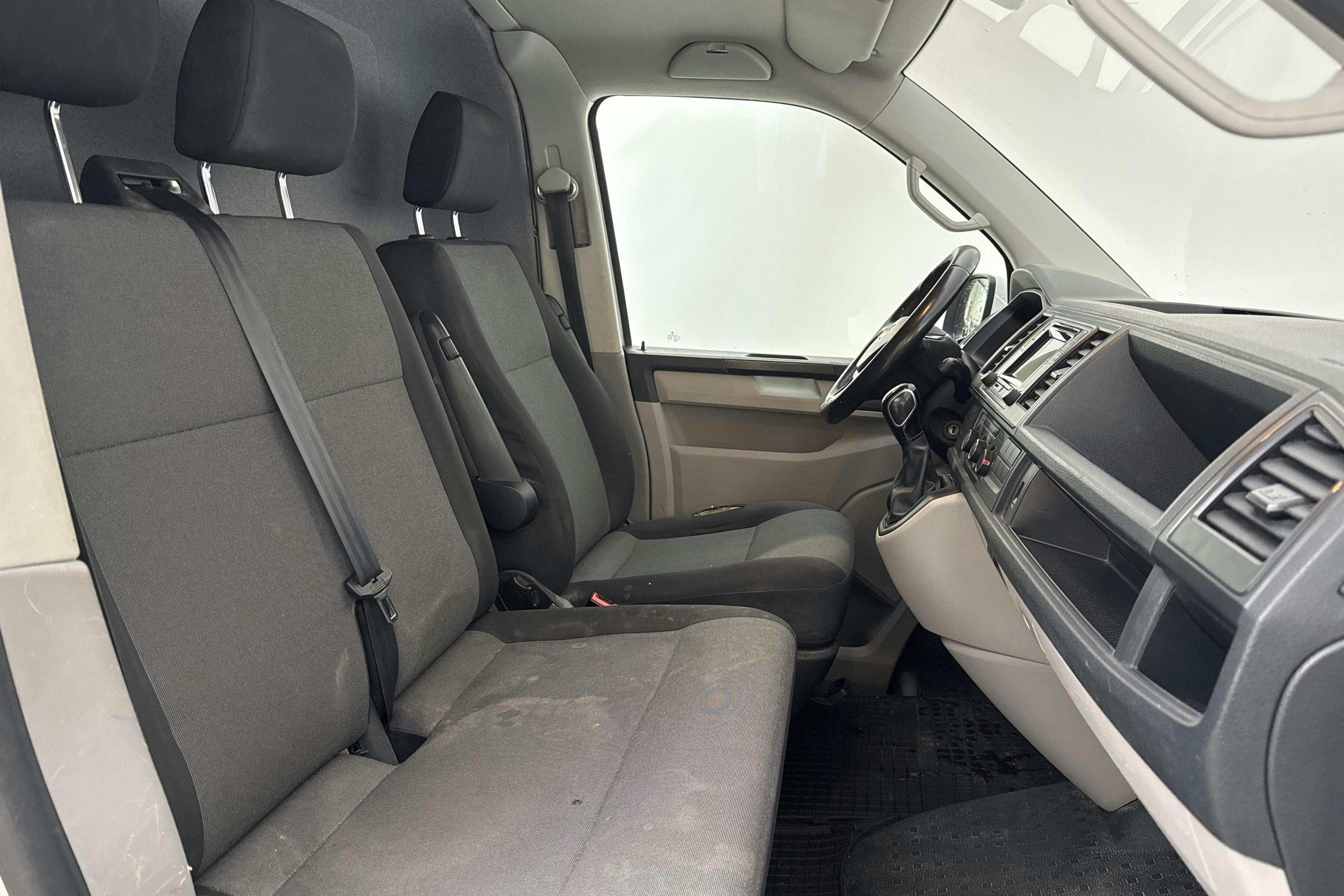 VW Transporter T6 2.0 TDI BMT Skåp (140hk) - 18 606 mil - Automat - vit - 2016
