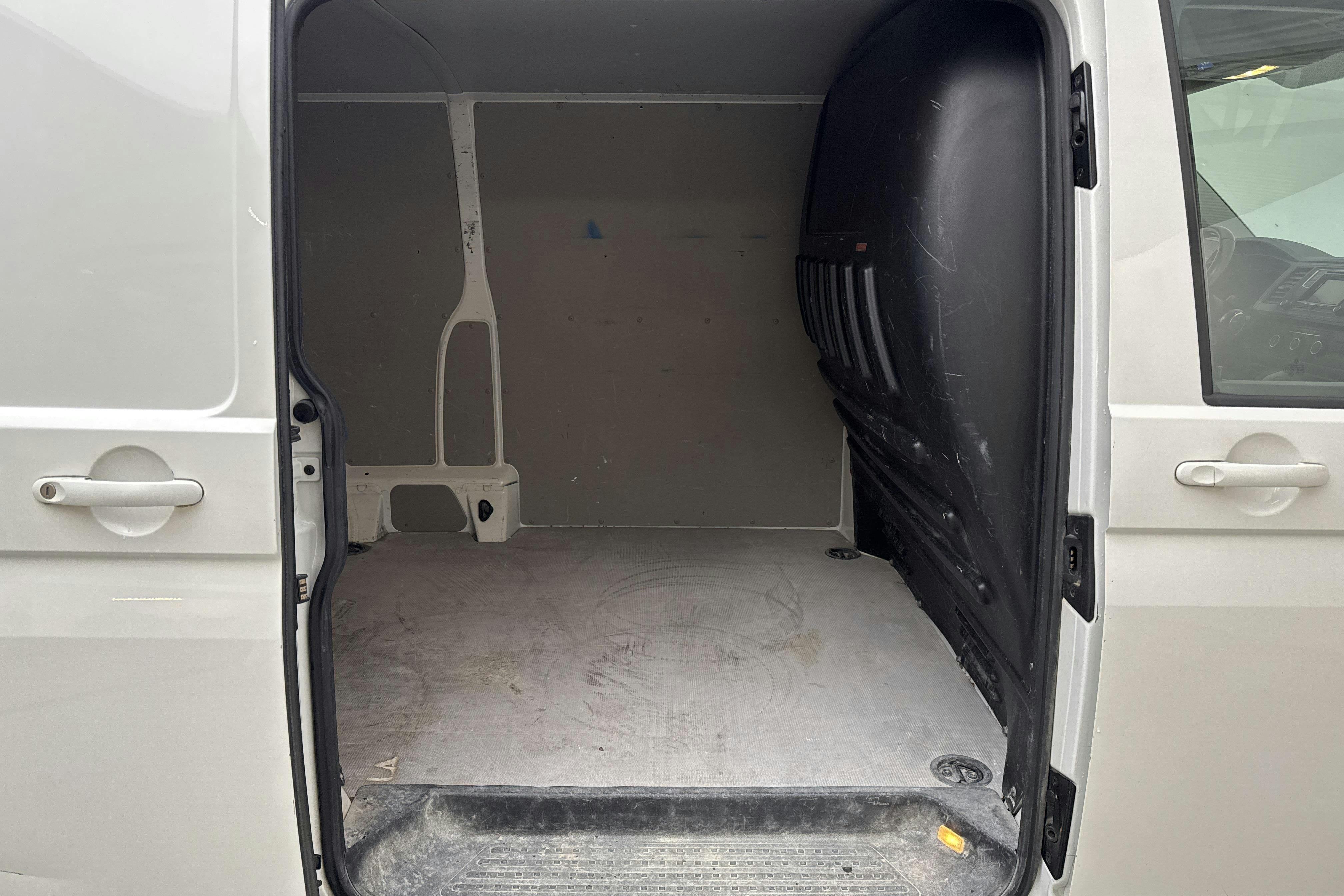 VW Transporter T6 2.0 TDI BMT Skåp (140hk) - 18 606 mil - Automat - vit - 2016