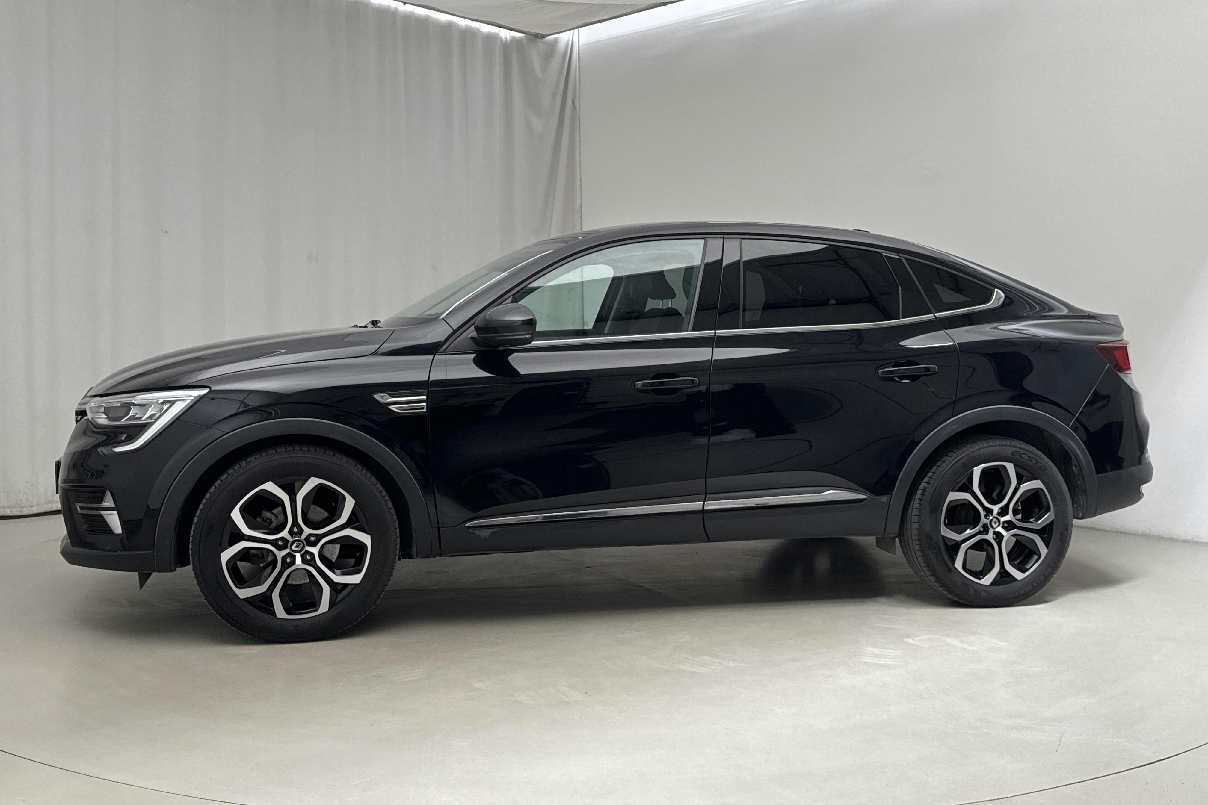 Renault Arkana E-tech (145hk) - 3 249 mil - Automat - svart - 2022