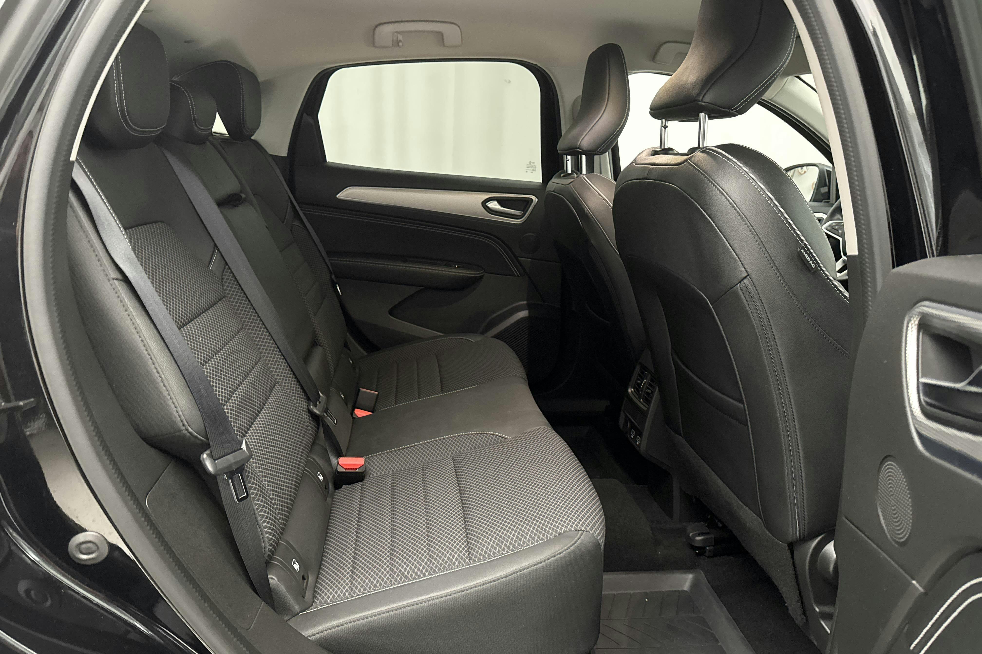 Renault Arkana E-tech (145hk) - 3 249 mil - Automat - svart - 2022