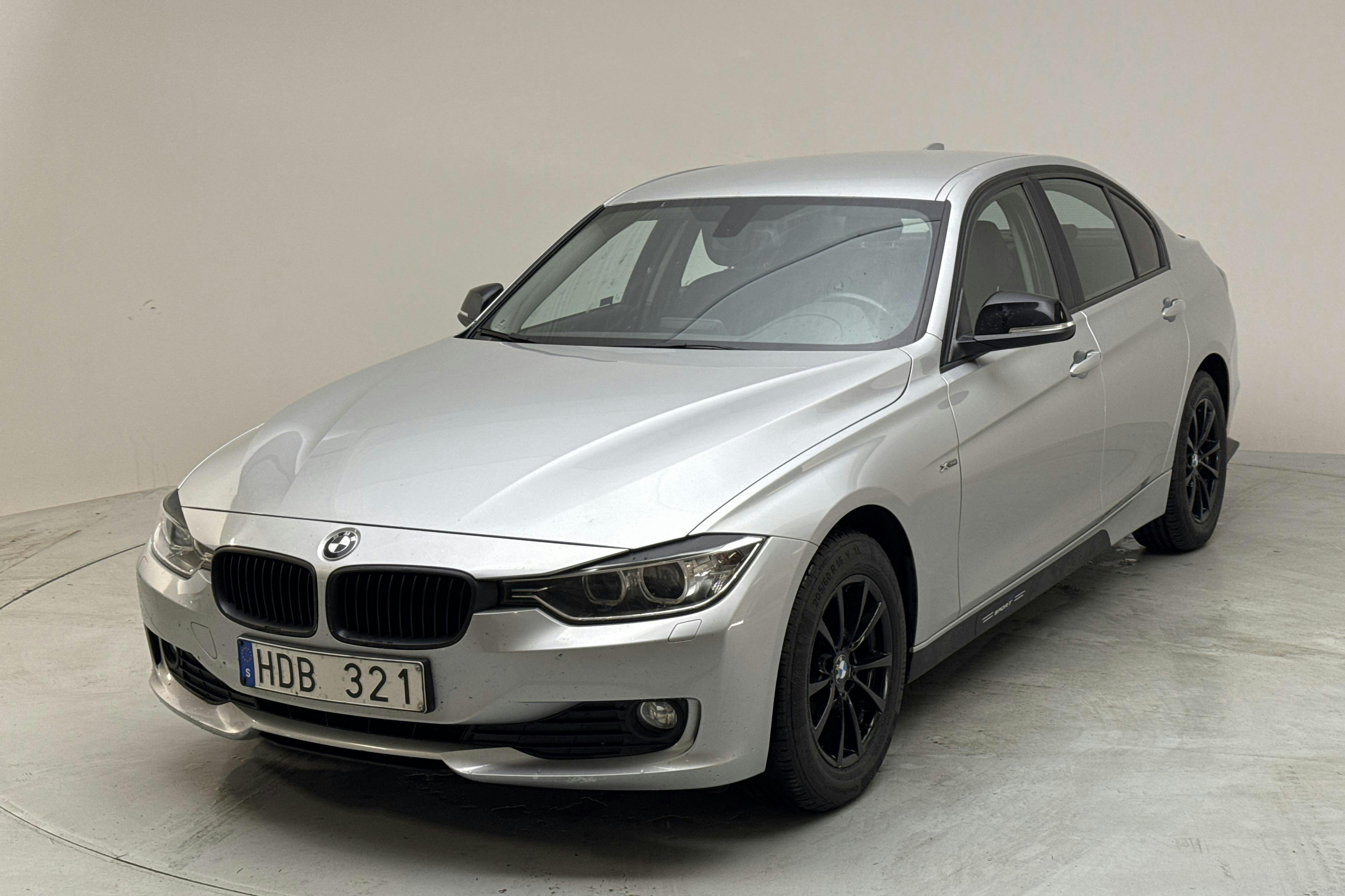BMW 318d Sedan, F30 (143hk) - 19 292 mil - Automat - silver - 2013