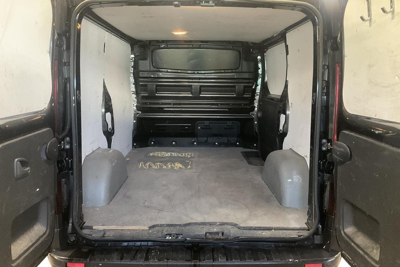 Opel Vivaro 1.6 CDTI (120hk) - 8 805 mil - Manuell - svart - 2015