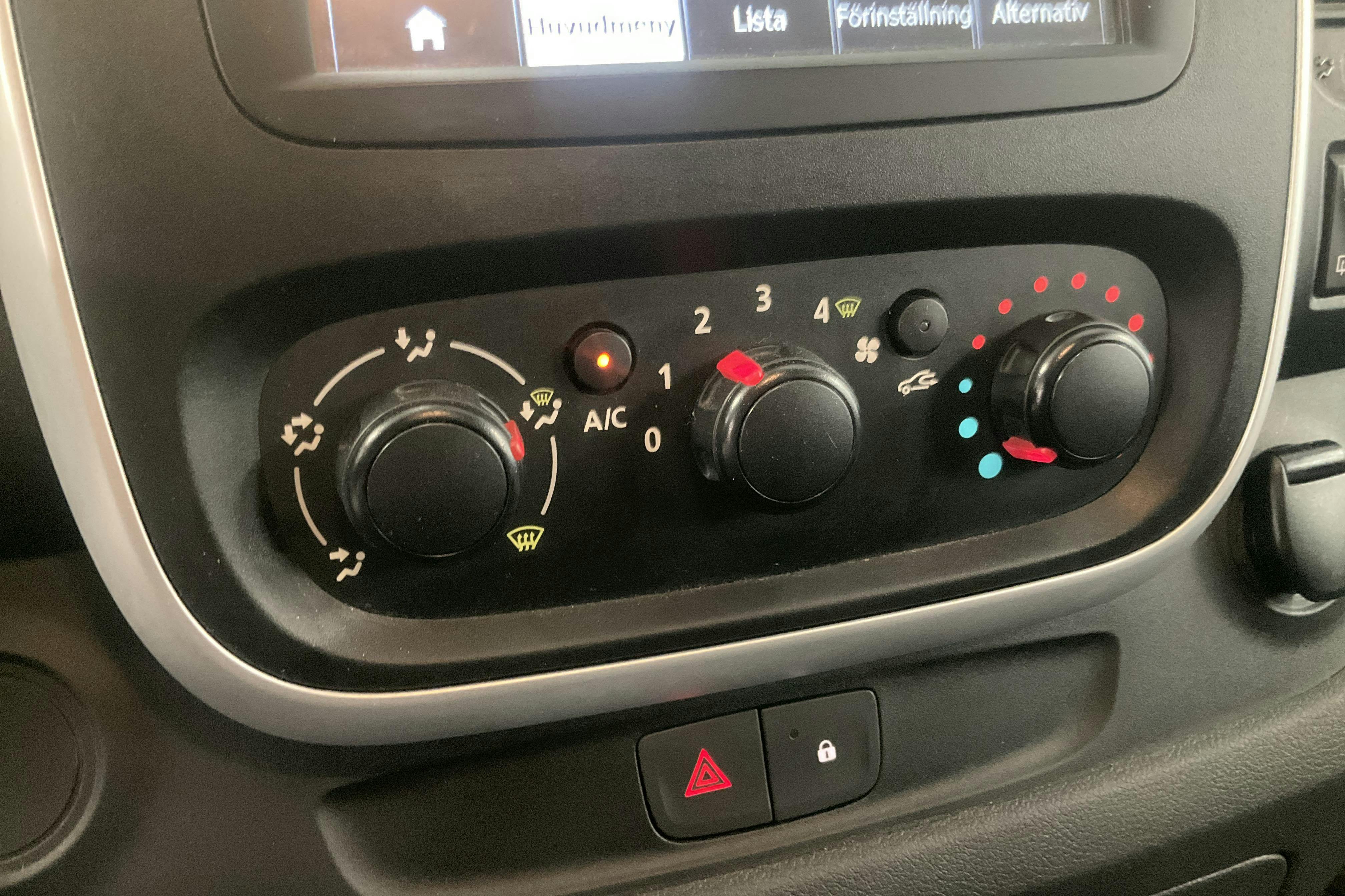Opel Vivaro 1.6 CDTI (120hk) - 8 805 mil - Manuell - svart - 2015