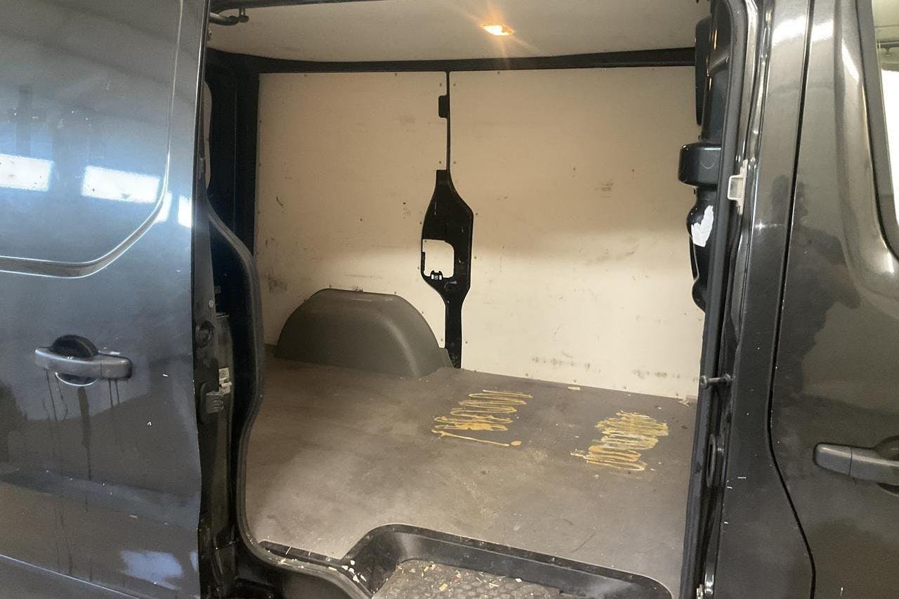 Opel Vivaro 1.6 CDTI (120hk) - 8 805 mil - Manuell - svart - 2015