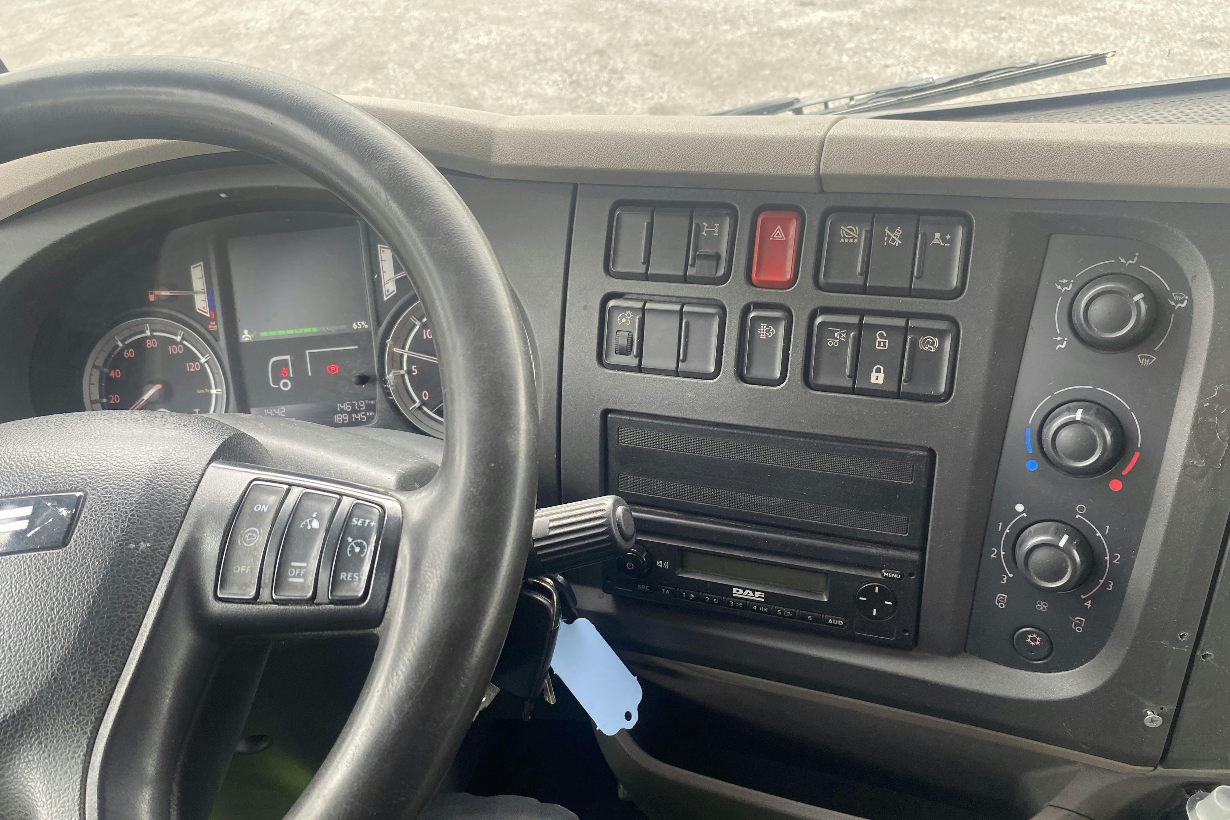 DAF FA LF290I - 189 145 km - Automat - vit - 2017