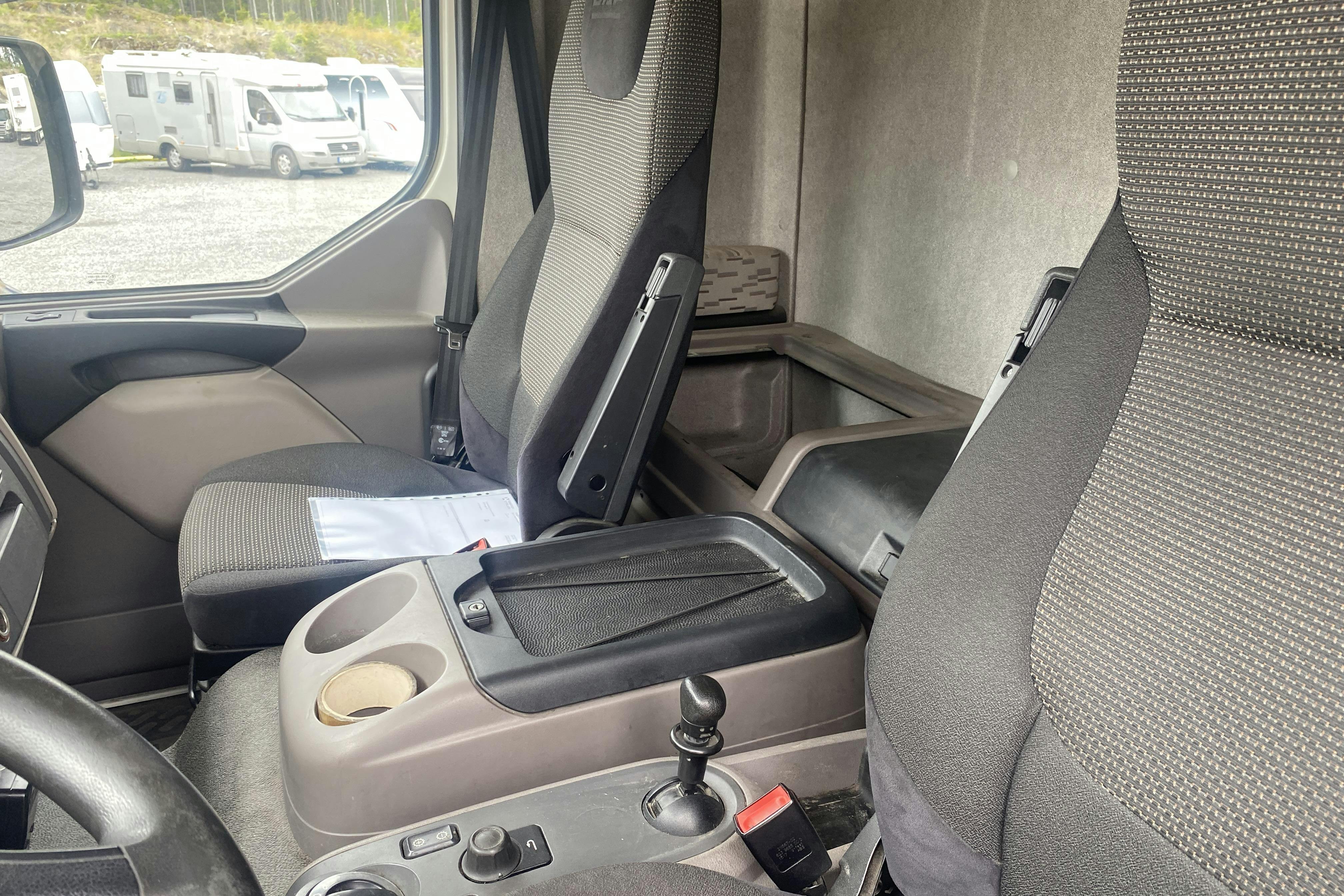 DAF FA LF290I - 189 145 km - Automat - vit - 2017