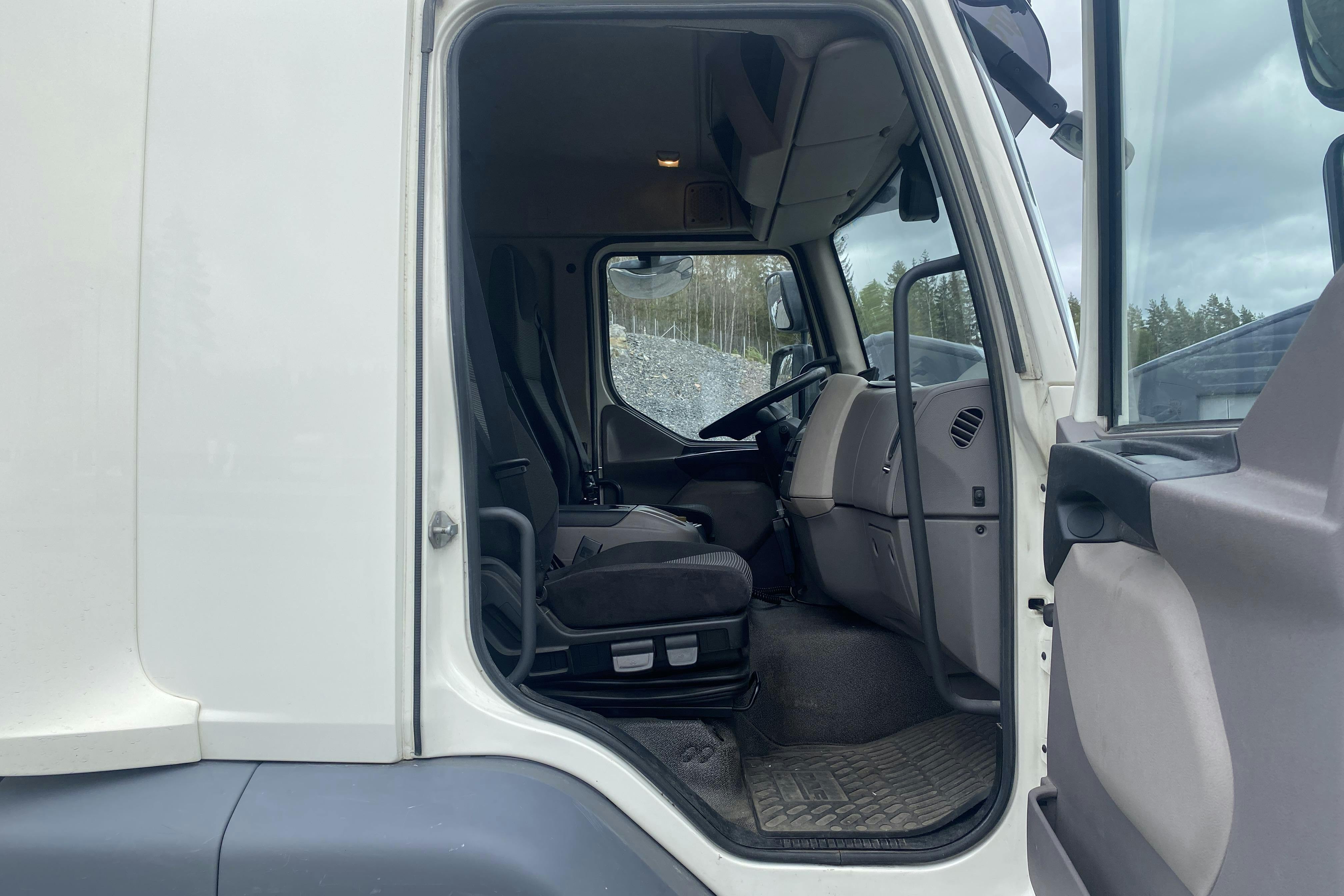 DAF FA LF290I - 189 145 km - Automat - vit - 2017