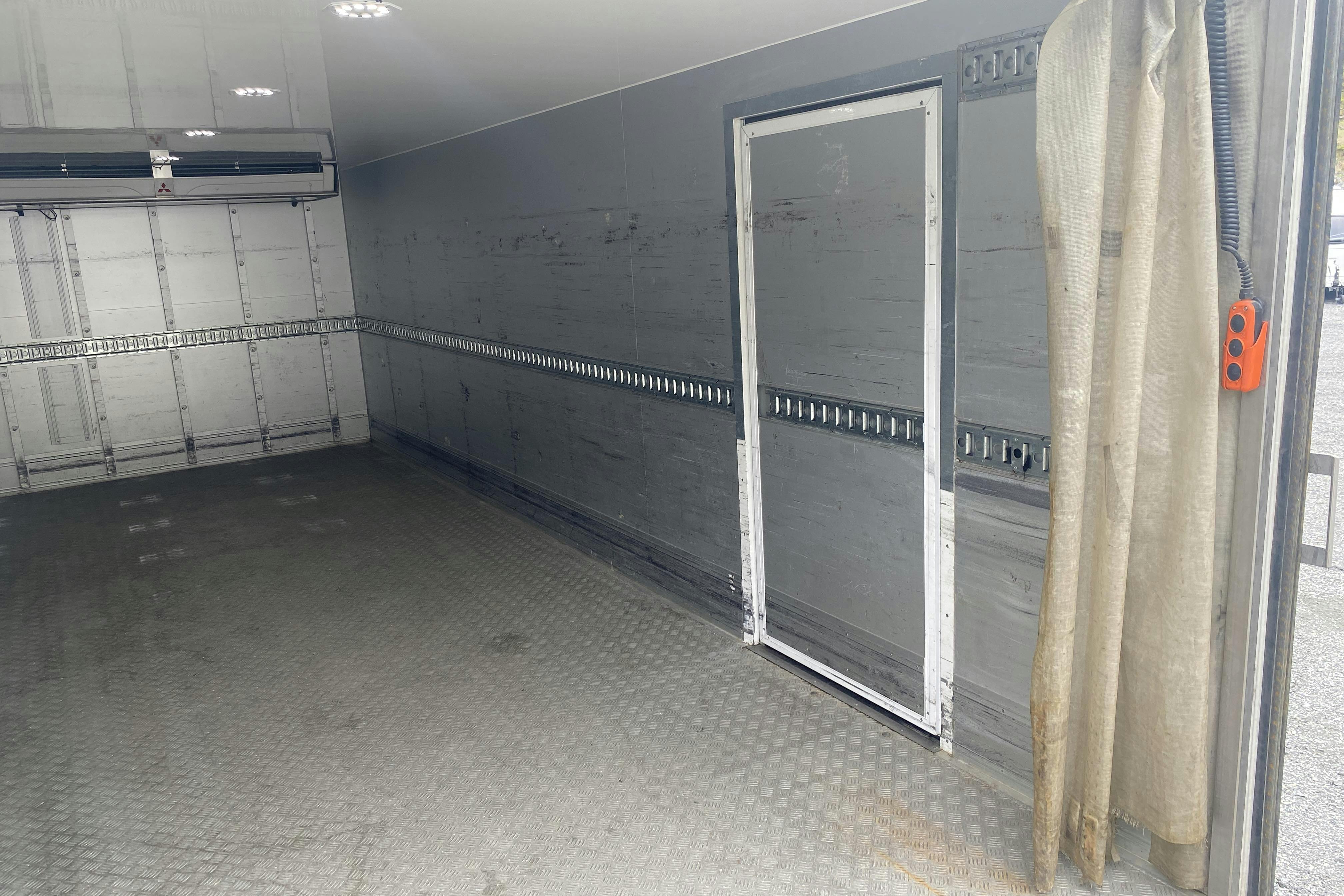 DAF FA LF290I - 189 145 km - Automat - vit - 2017