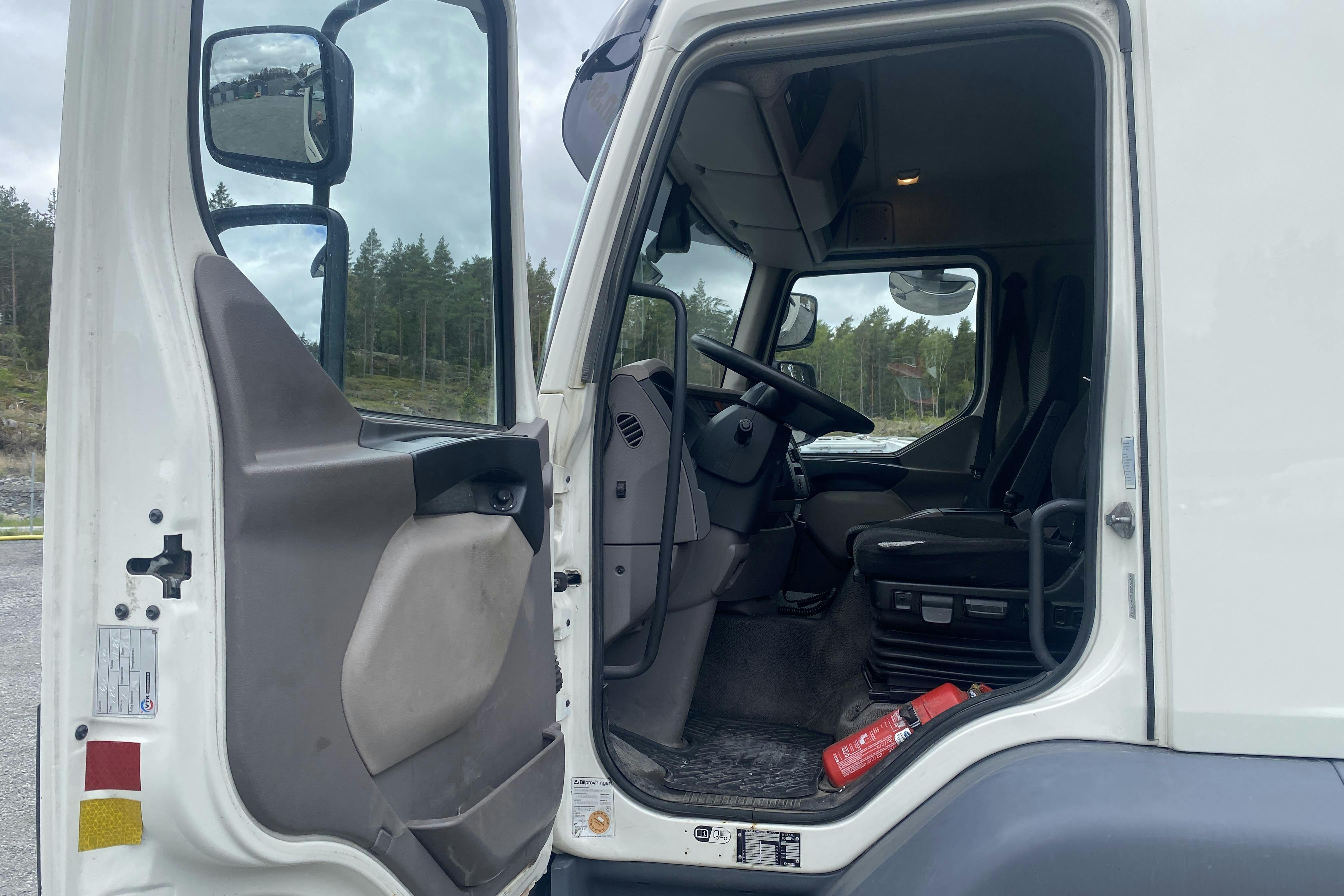 DAF FA LF290I - 189 145 km - Automat - vit - 2017