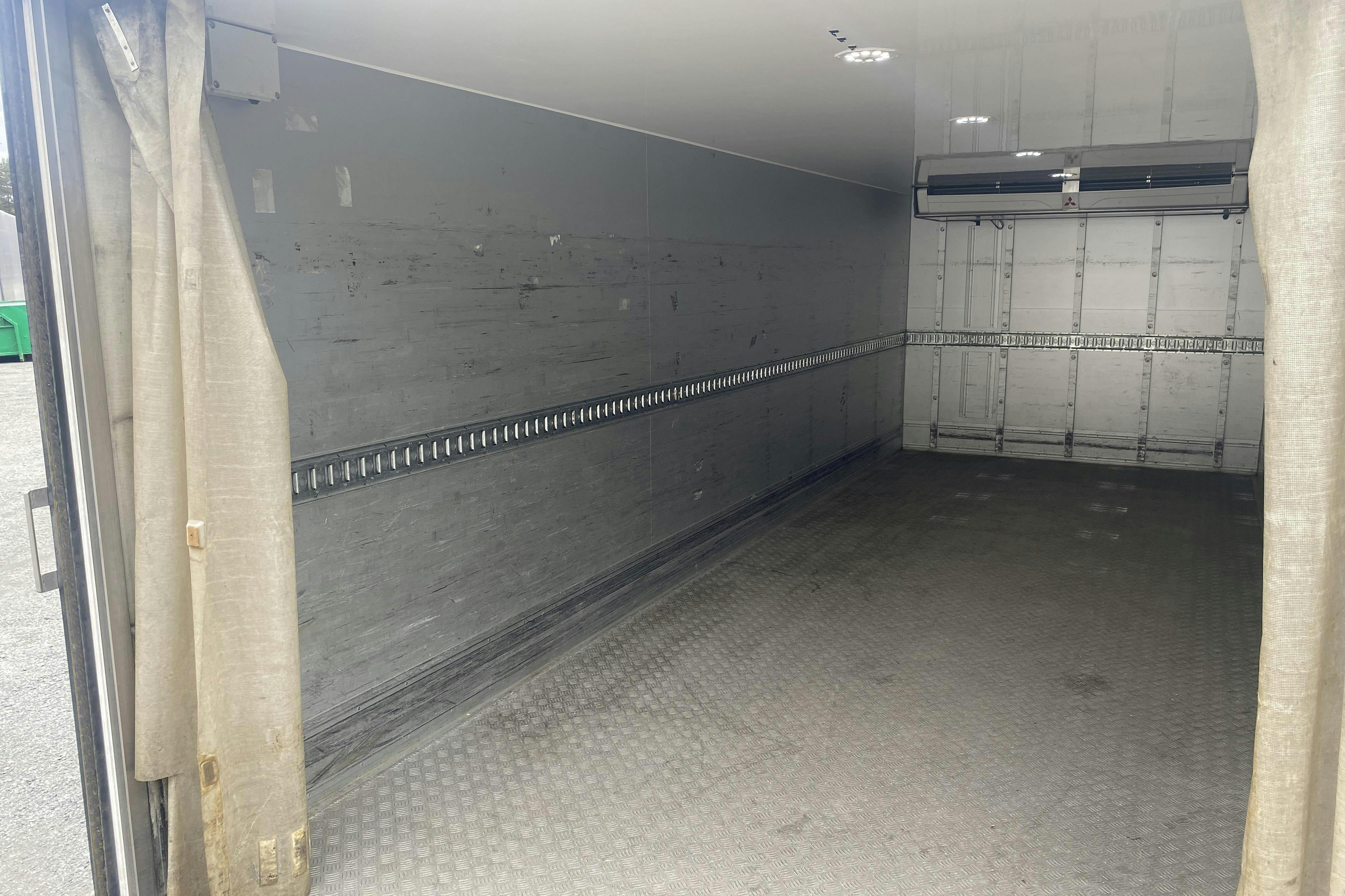 DAF FA LF290I - 189 145 km - Automat - vit - 2017
