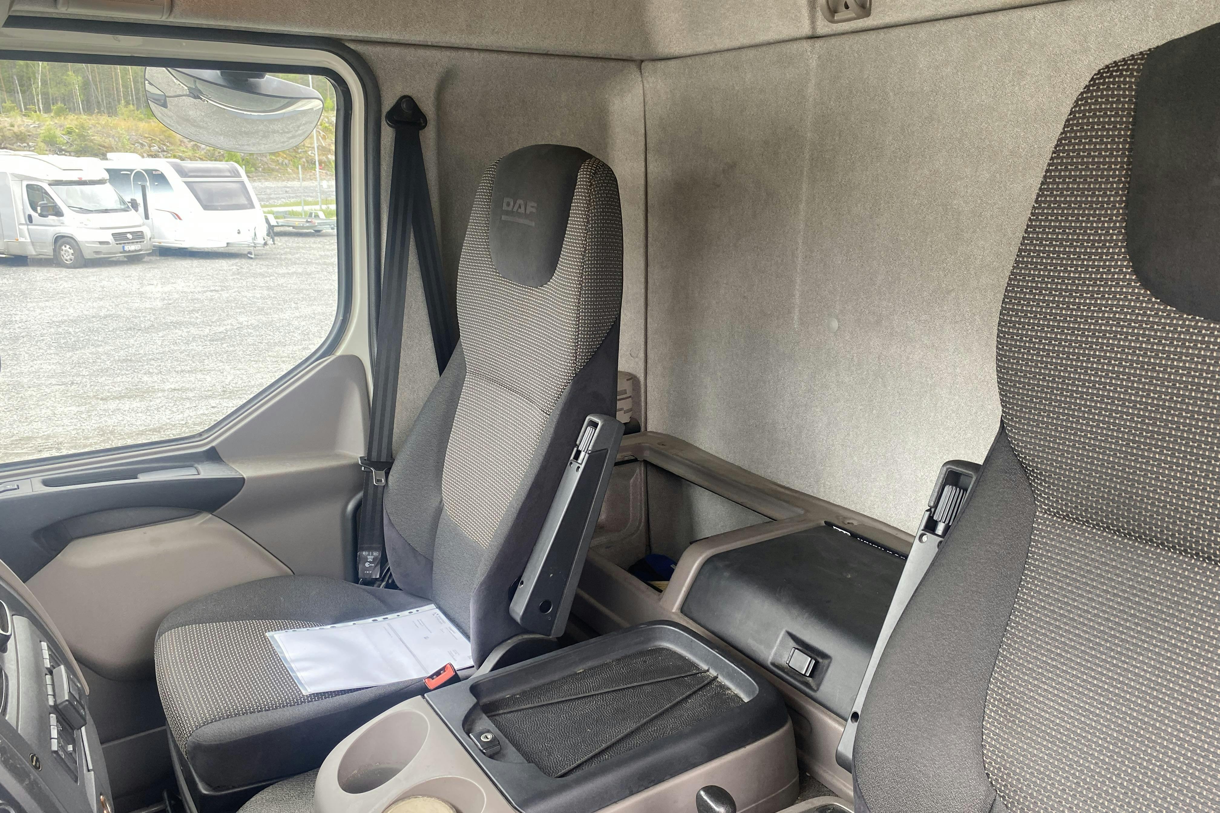 DAF FA LF290I - 189 145 km - Automat - vit - 2017