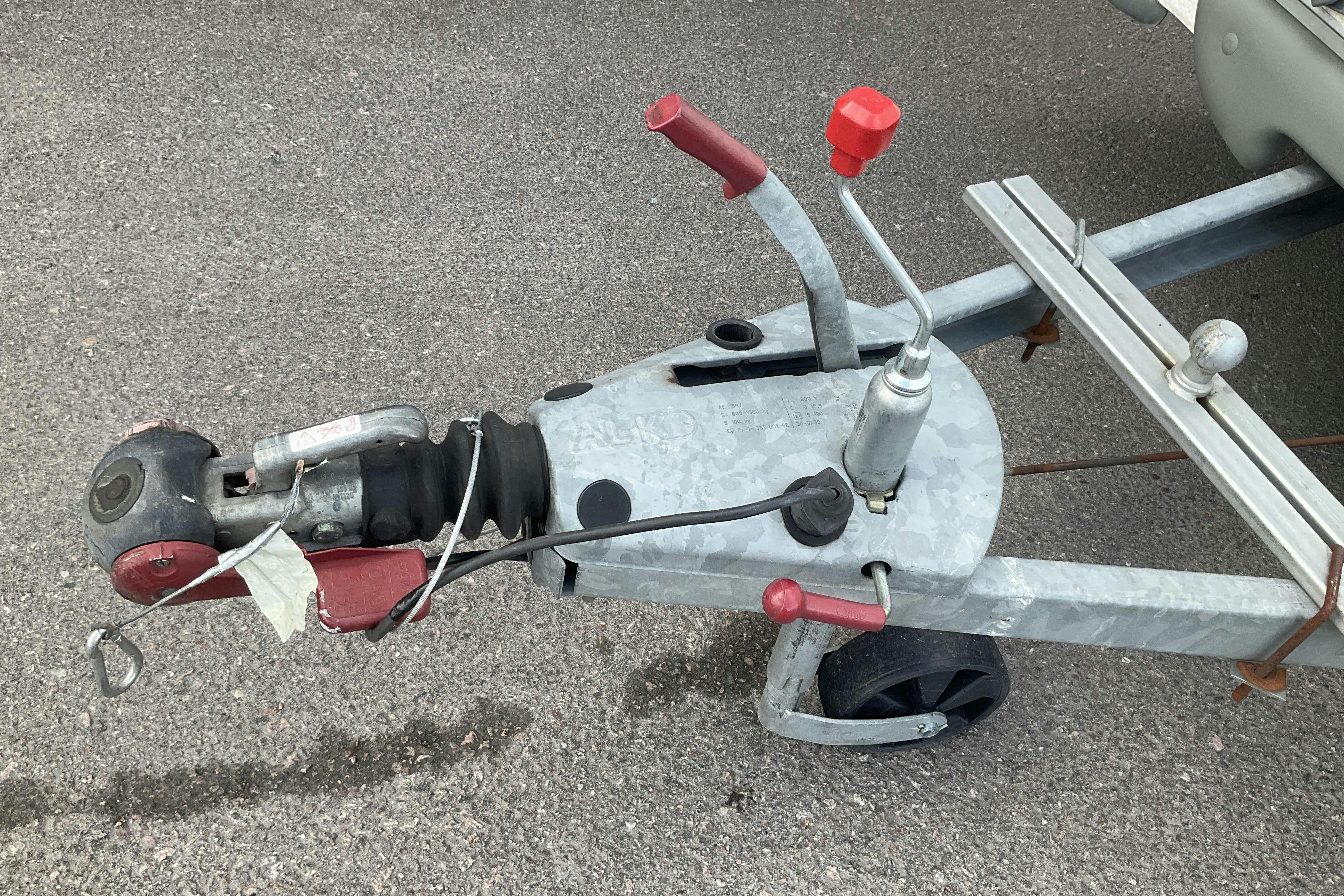 Esitlusfoto 28 aadressil 28: KNAUS SÜDWIND 400 TS Husvagn - 0 km - valge - 2000
