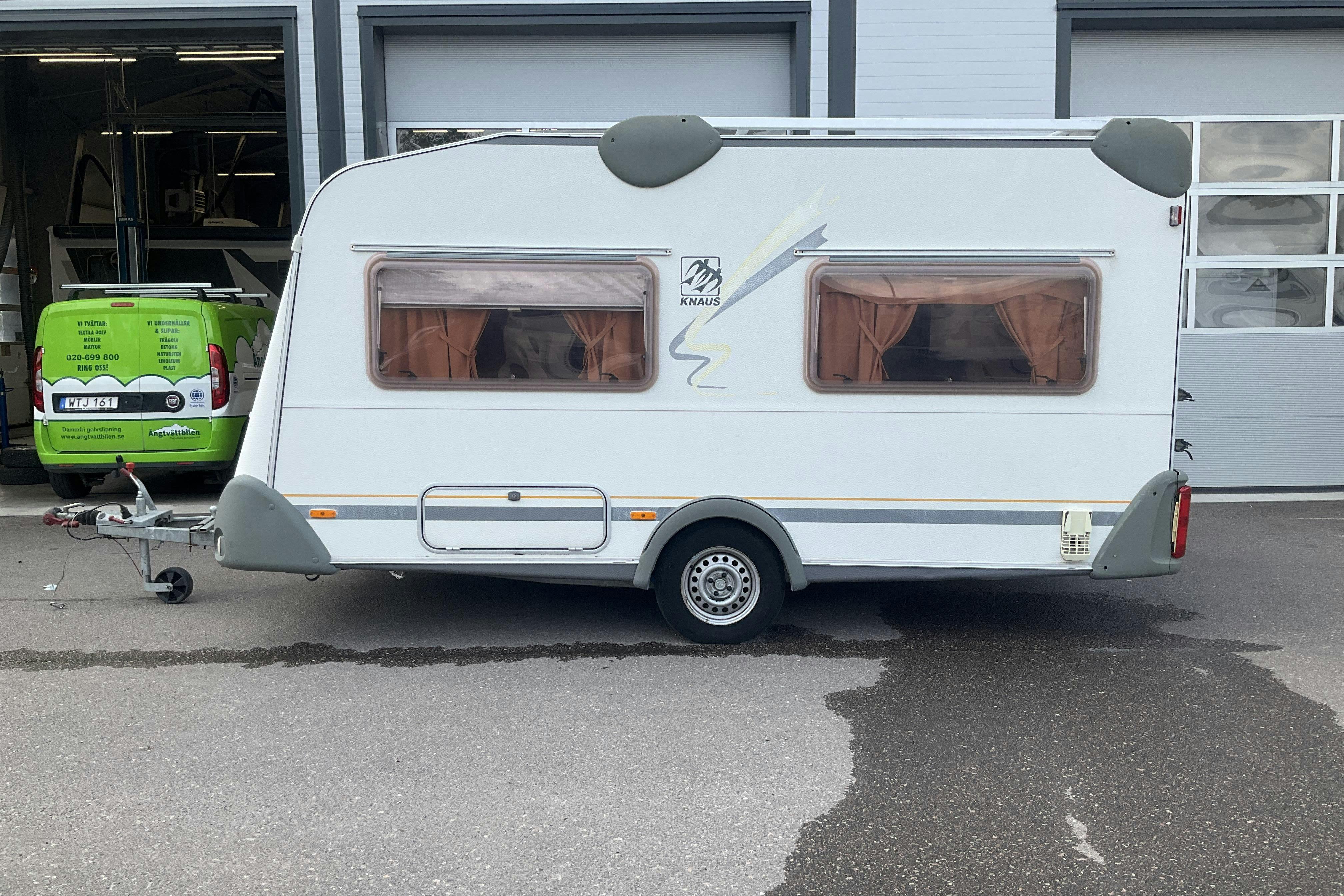 Esitlusfoto 2 aadressil 28: KNAUS SÜDWIND 400 TS Husvagn - 0 km - valge - 2000