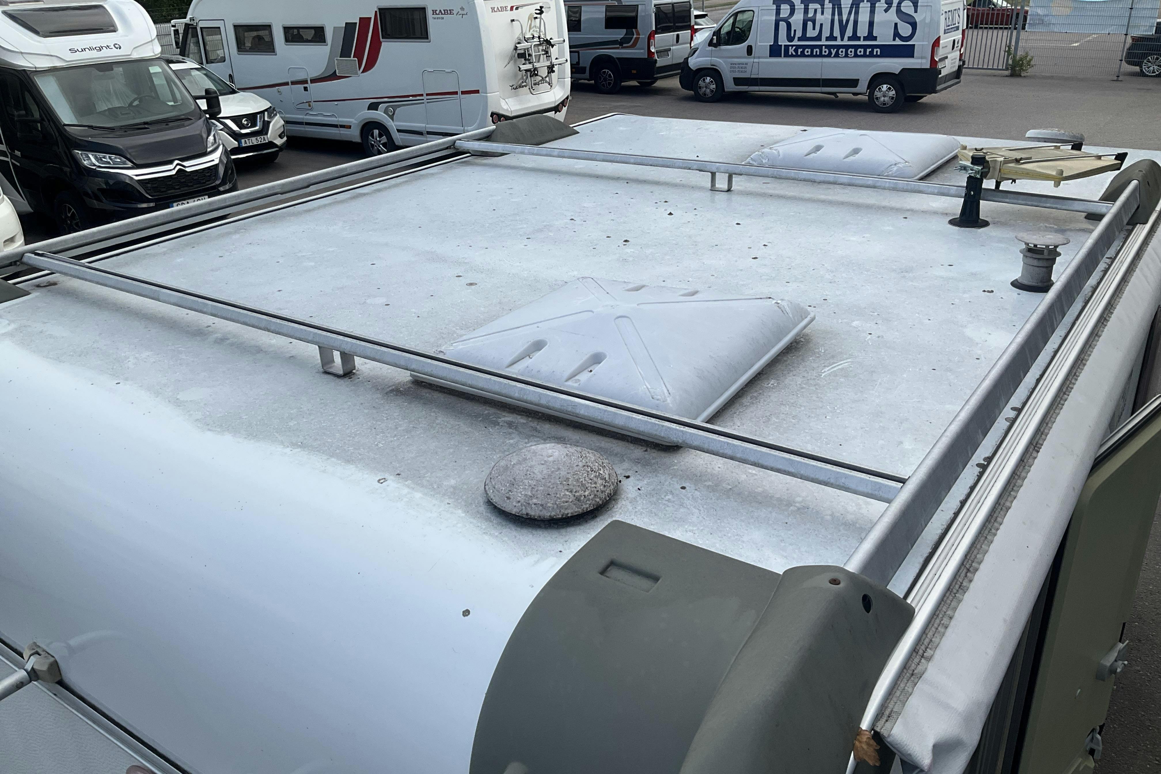 KNAUS SÜDWIND 400 TS Husvagn - 0 km - valge - 2000