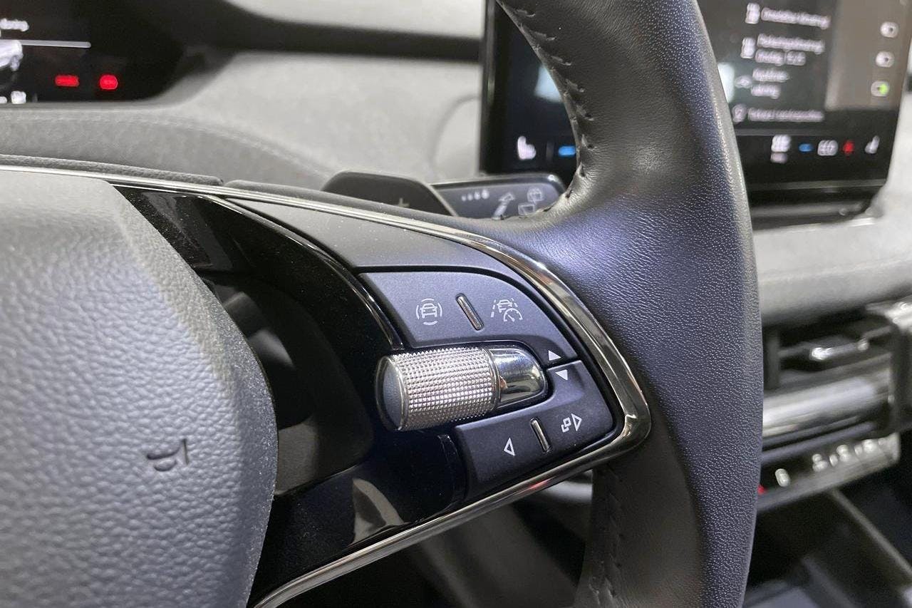 Skoda Enyaq 80x iV (265hk) - 4 538 mil - Automat - vit - 2022