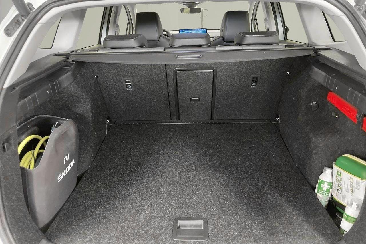 Skoda Enyaq 80x iV (265hk) - 4 538 mil - Automat - vit - 2022