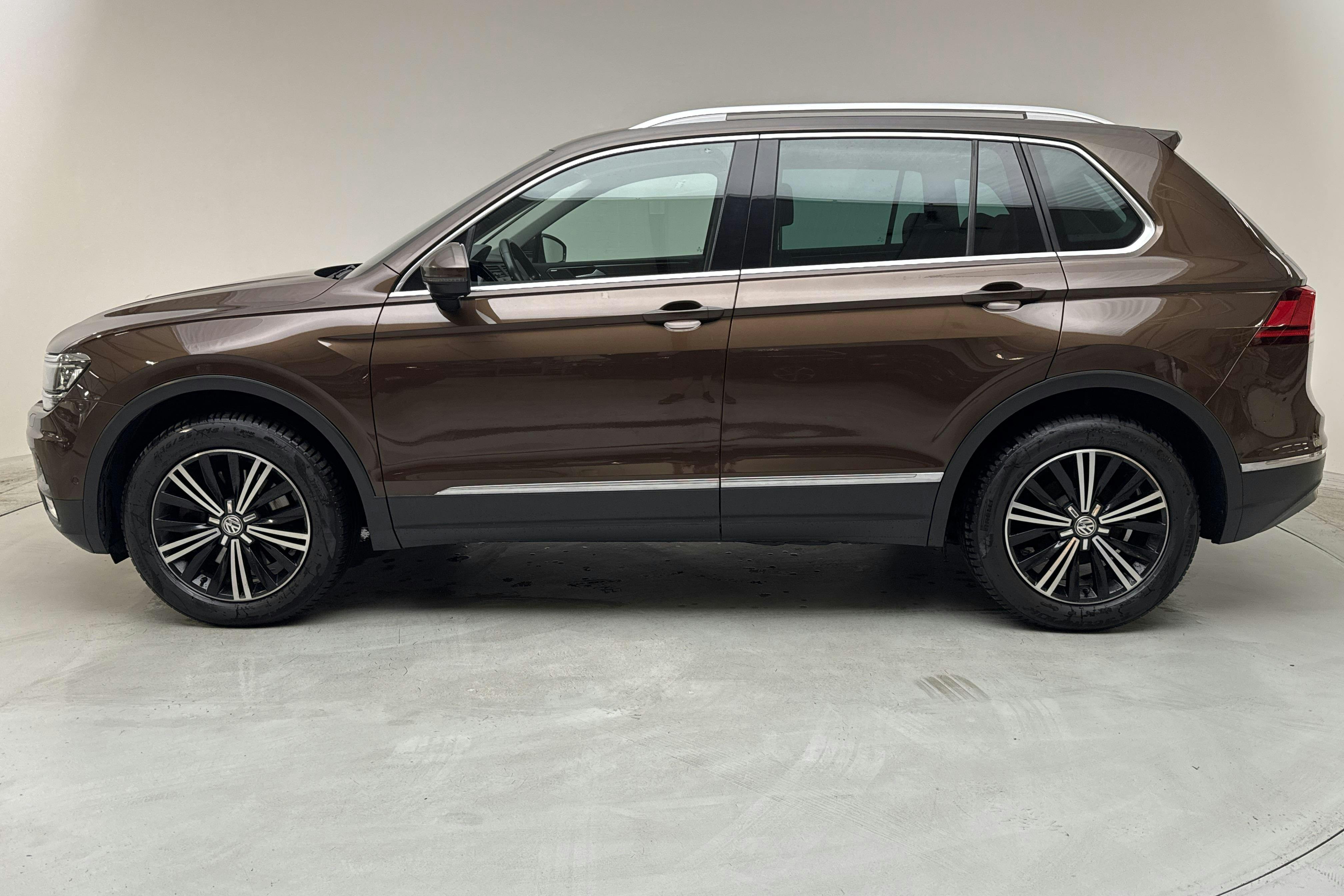 VW Tiguan 2.0 TDI 4MOTION (190hk) - 175 800 km - Automatic - Dark Brown - 2017