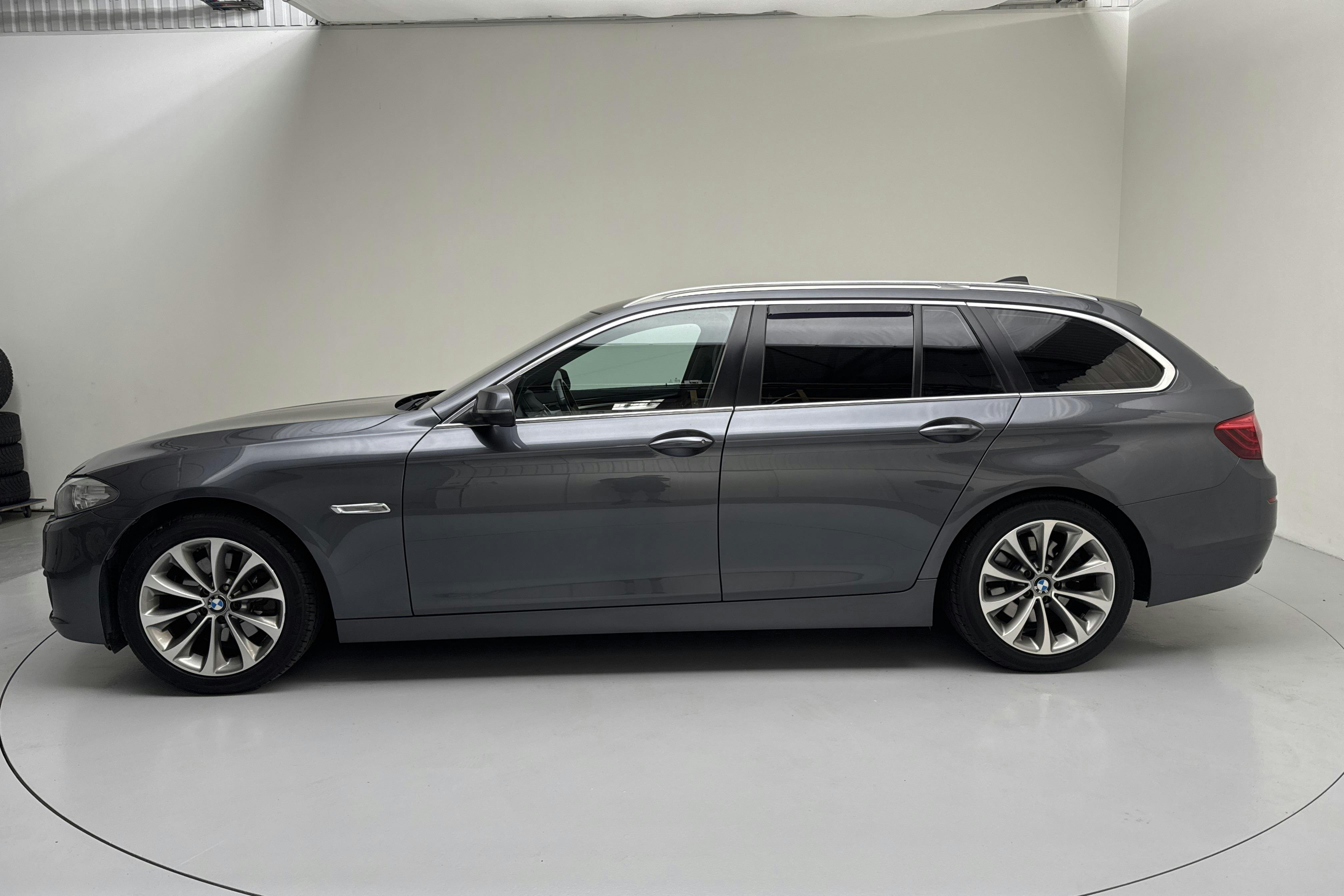 Esitlusfoto 2 aadressil 14: BMW 520d Touring, F11 (190hk) - 185 850 km - Automaatne - hall - 2016