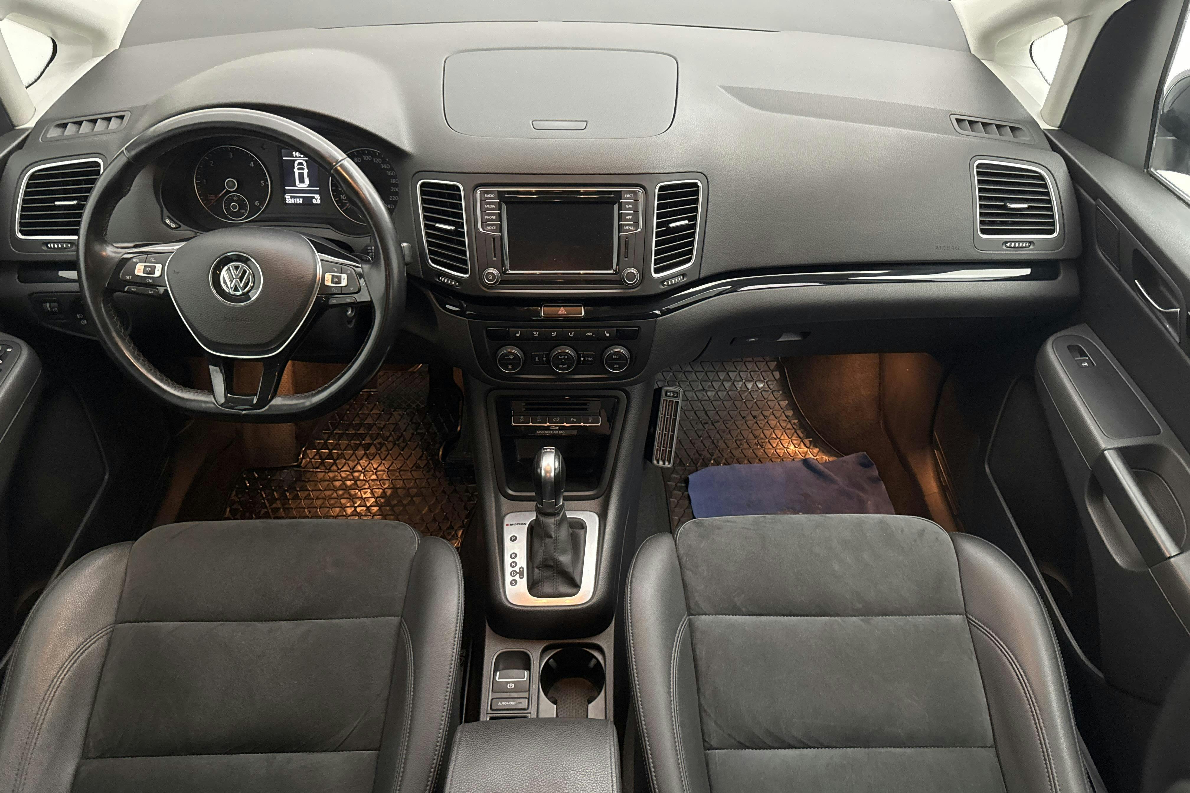 VW Sharan 2.0 TDI 4Motion (184hk) - 22 616 mil - Automat - svart - 2018