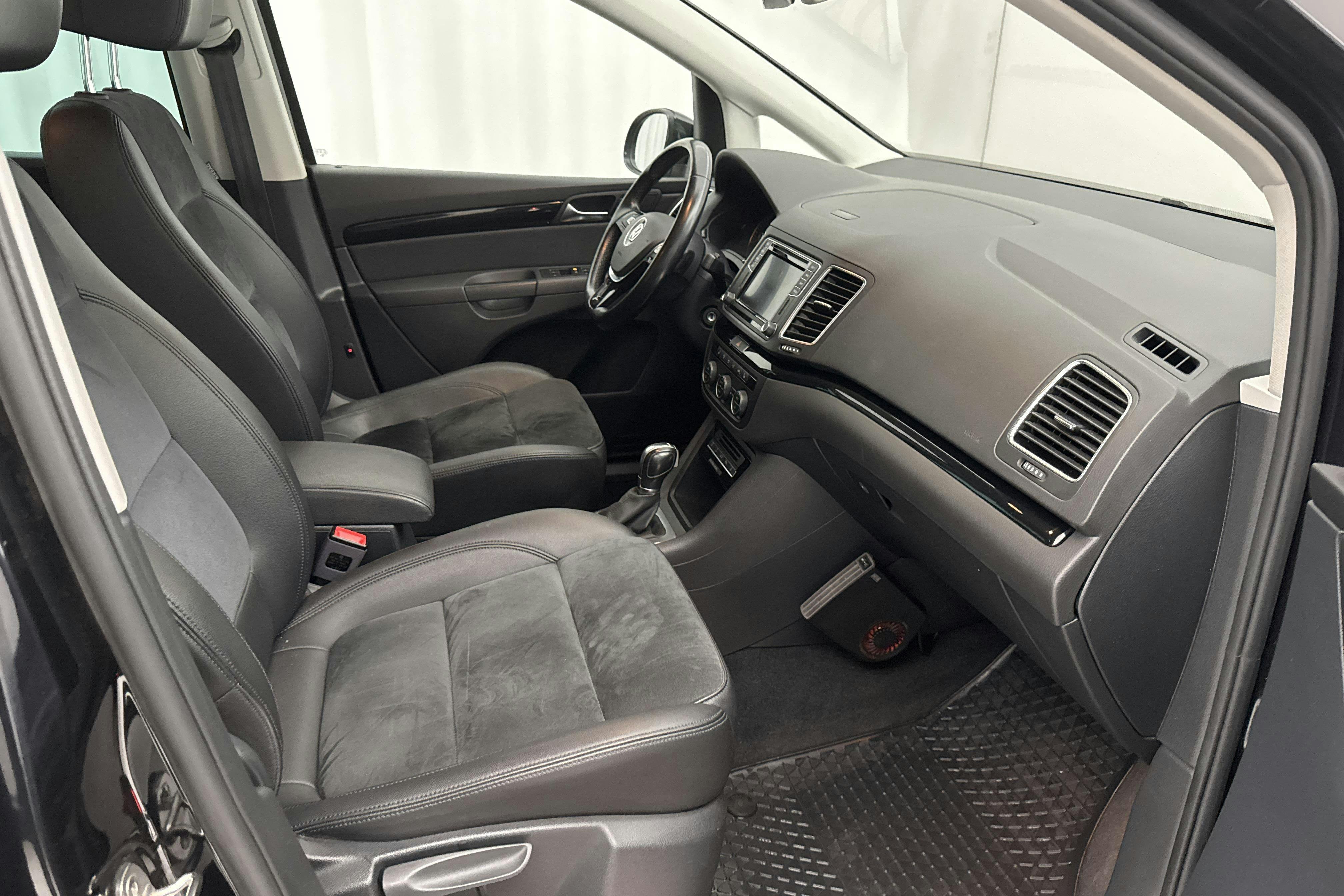 VW Sharan 2.0 TDI 4Motion (184hk) - 22 616 mil - Automat - svart - 2018