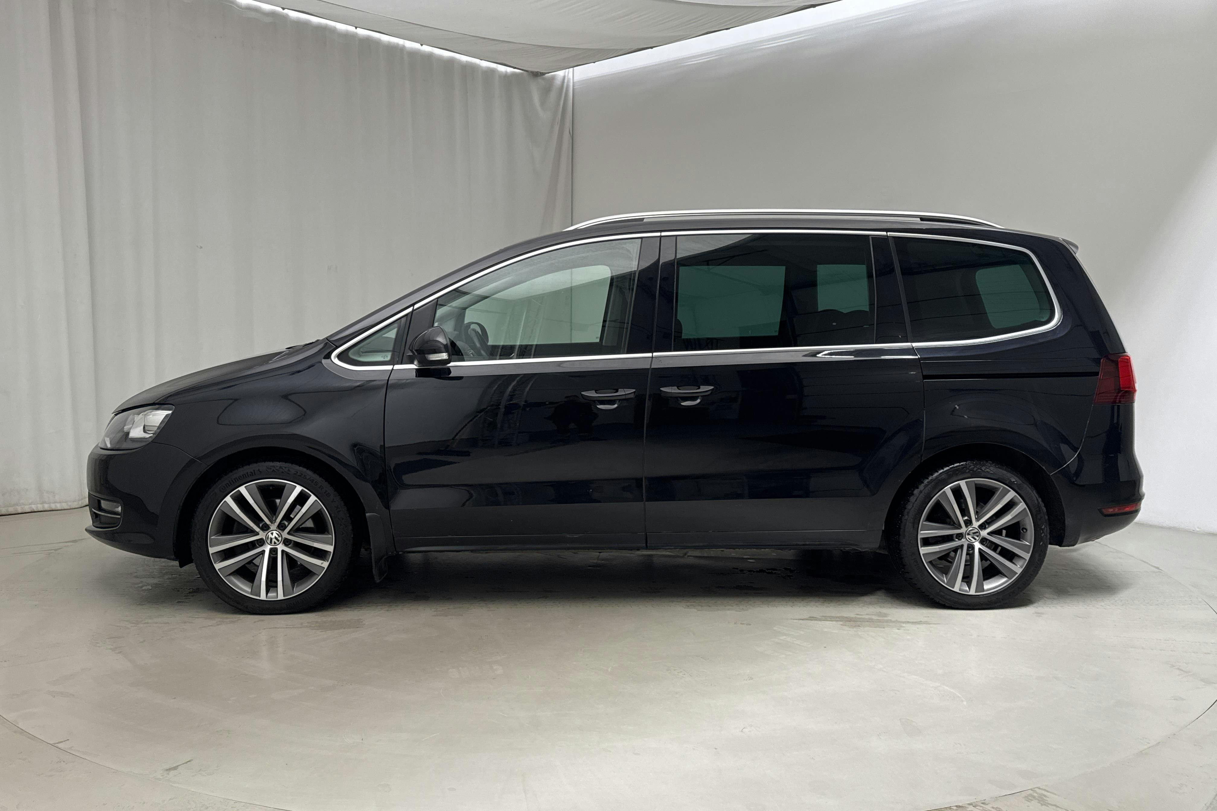 VW Sharan 2.0 TDI 4Motion (184hk) - 22 616 mil - Automat - svart - 2018