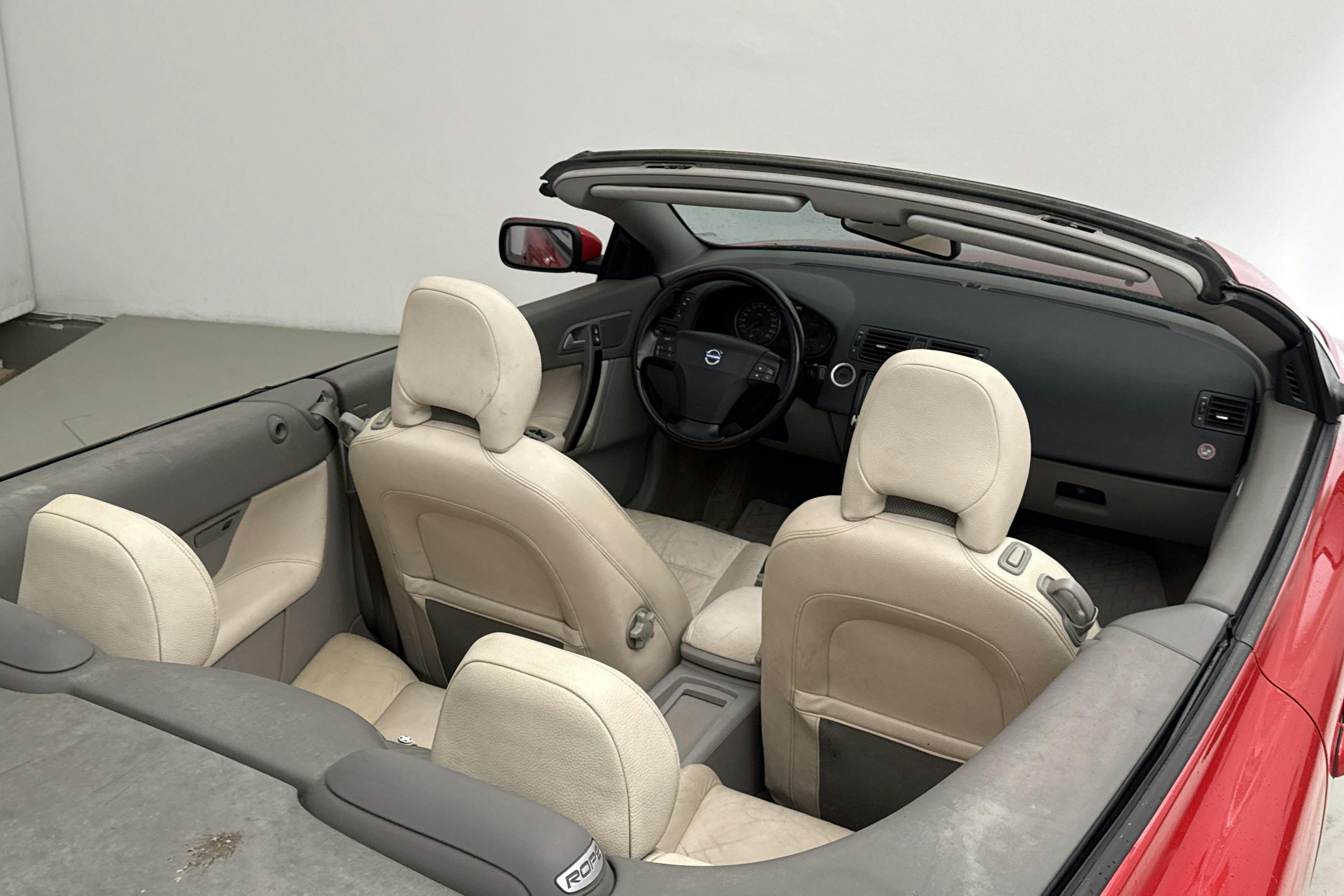 Volvo C70 D5 Cabriolet (180hk) - 33 265 mil - Automat - röd - 2007