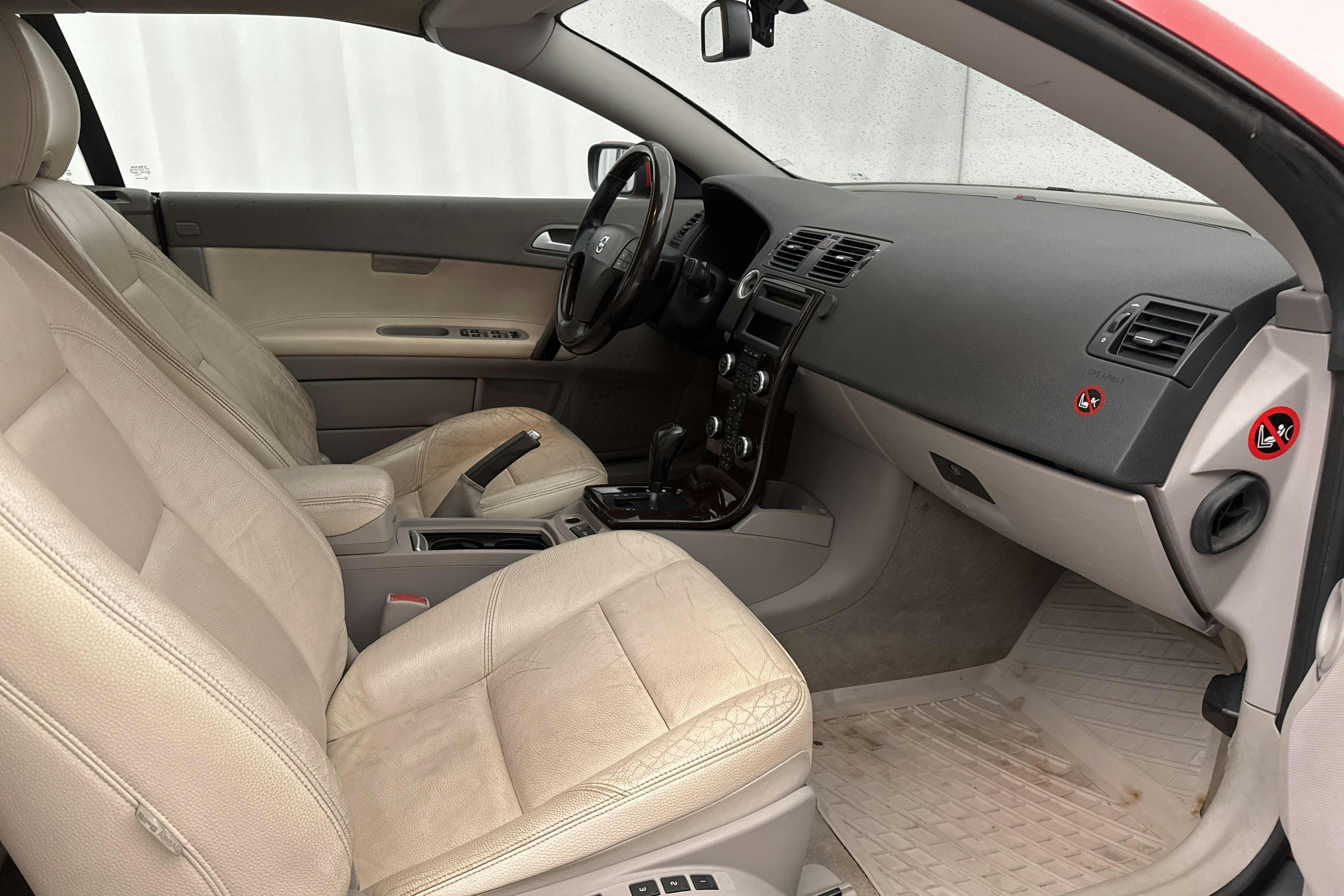 Volvo C70 D5 Cabriolet (180hk) - 33 265 mil - Automat - röd - 2007