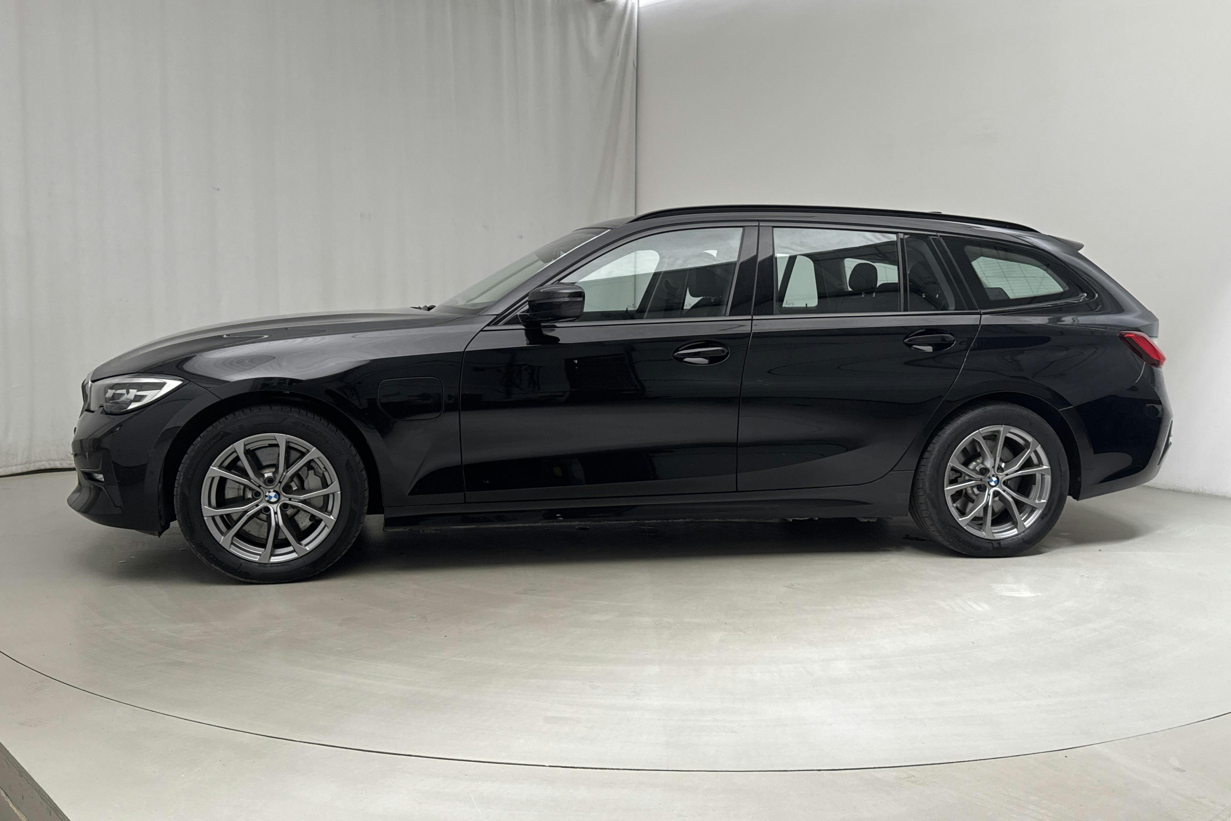 BMW 330e Touring, G21 (292hk) - 5 120 mil - Automat - svart - 2021