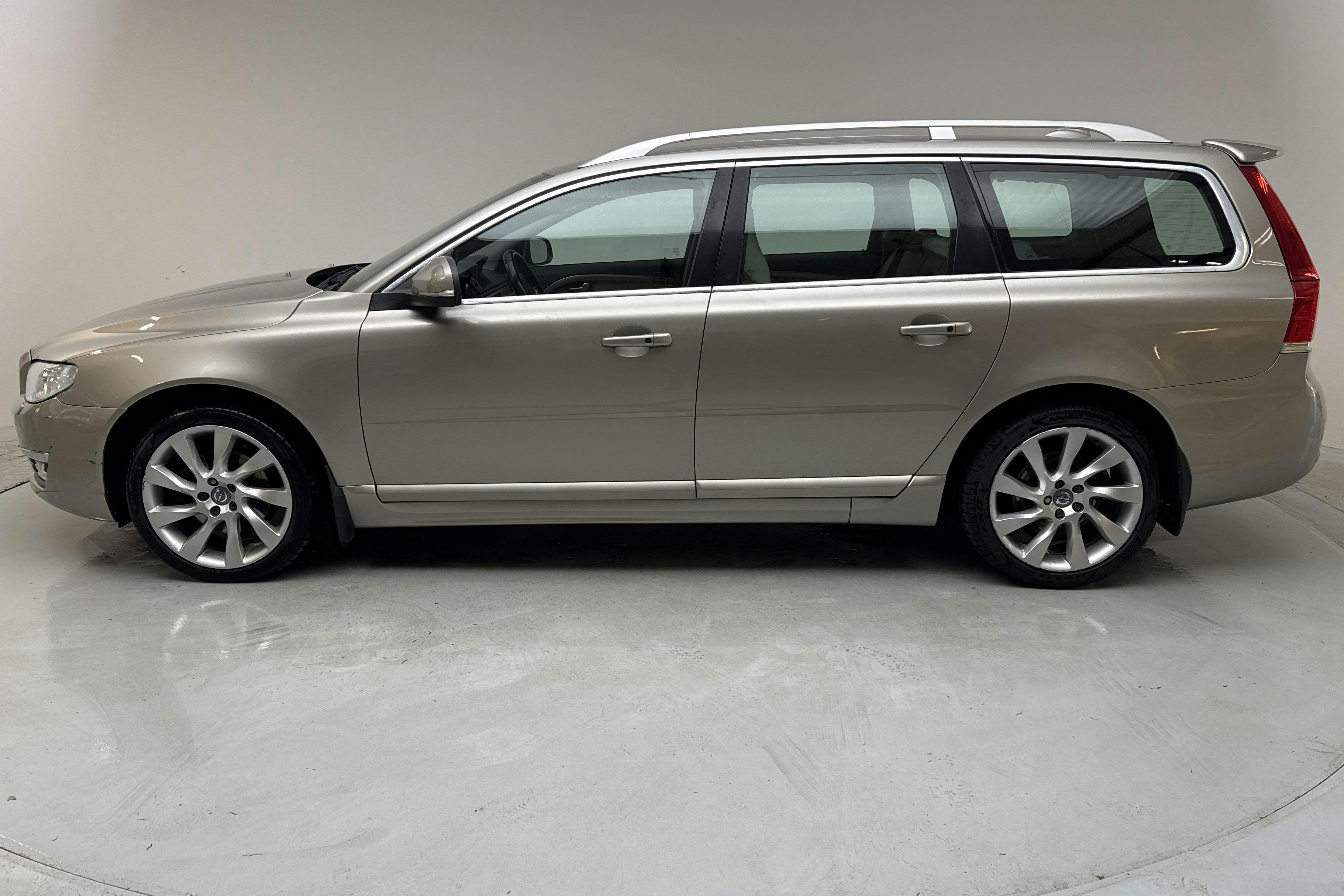 Volvo V70 II D4 (181hk) - 6 481 mil - Automat - Light Brown - 2016