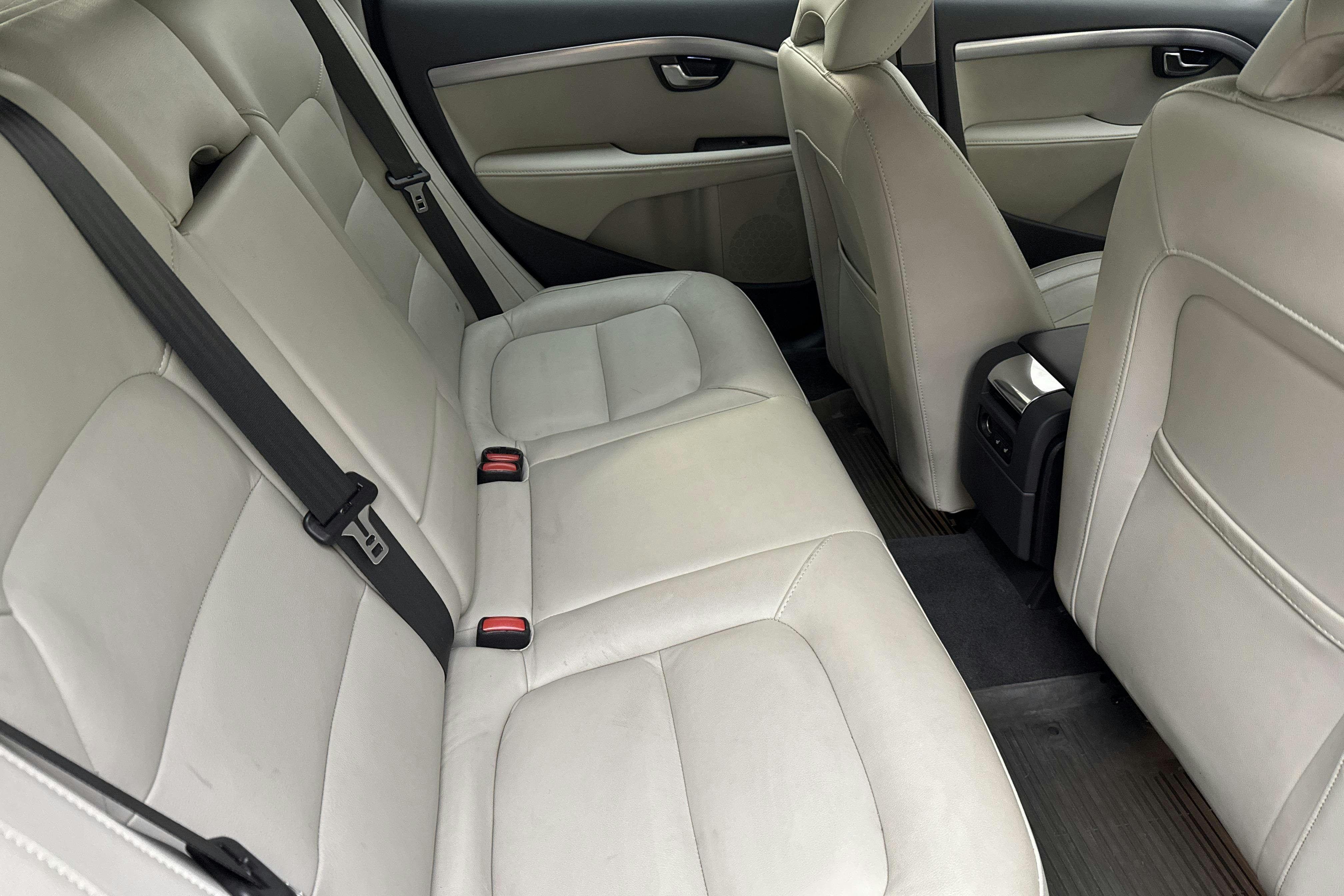 Volvo V70 II D4 (181hk) - 6 481 mil - Automat - Light Brown - 2016