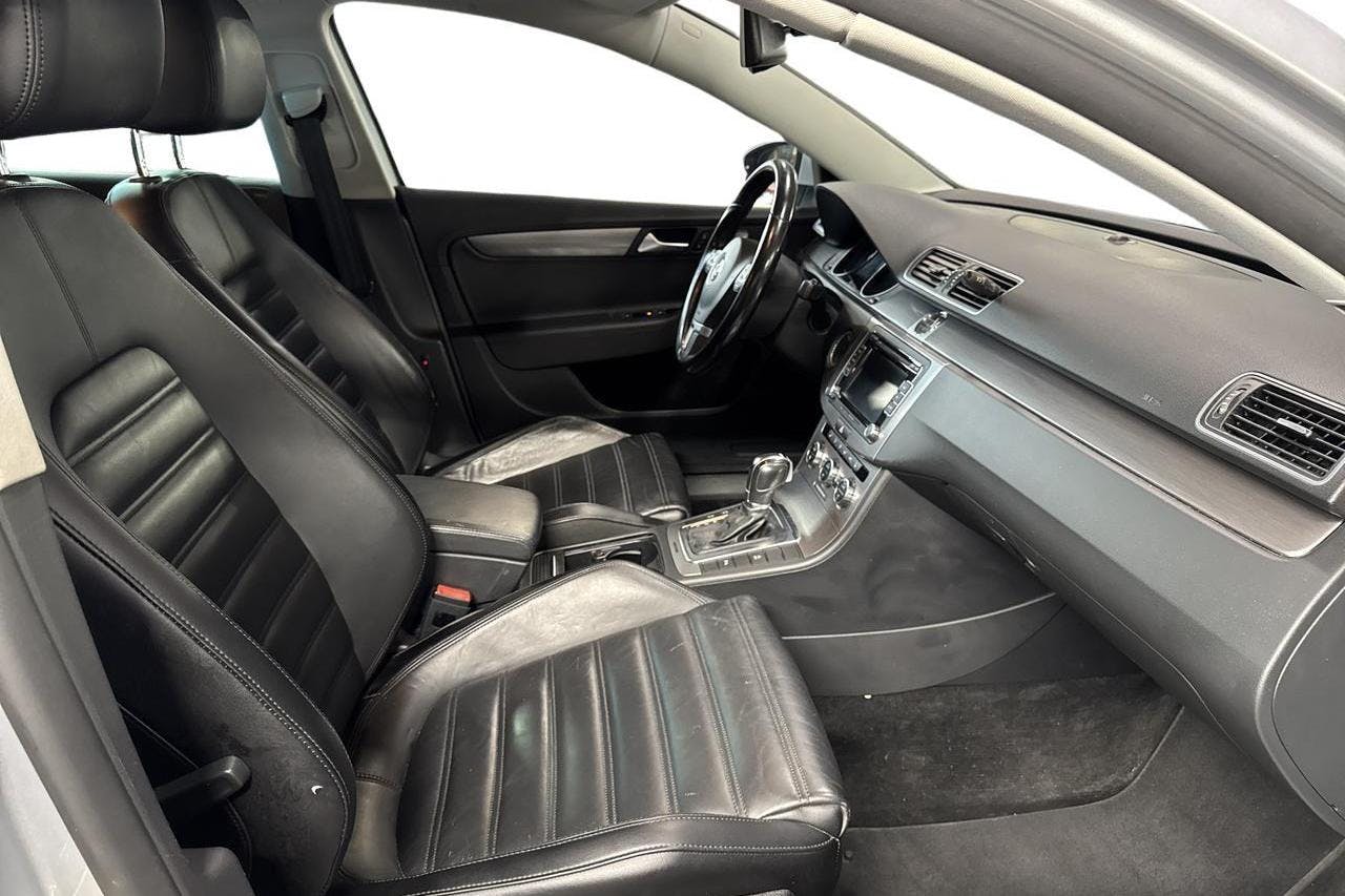 VW Passat 2.0 TDI BlueMotion Technology Variant 4Motion (170hk) - 22 309 mil - Automat - silver - 2013