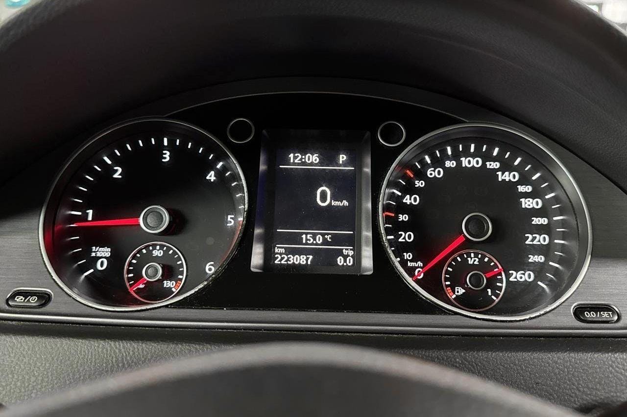 VW Passat 2.0 TDI BlueMotion Technology Variant 4Motion (170hk) - 22 309 mil - Automat - silver - 2013