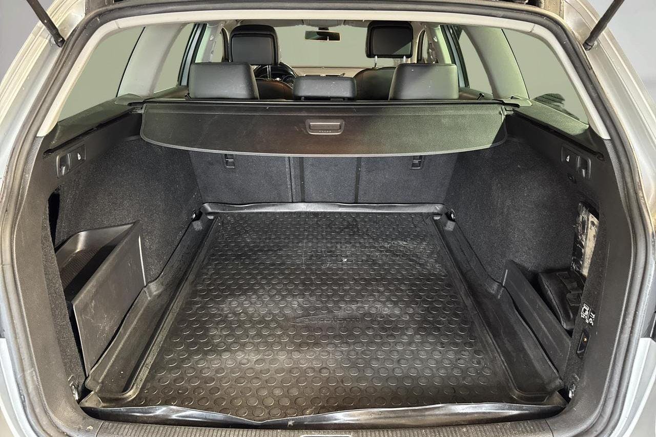 VW Passat 2.0 TDI BlueMotion Technology Variant 4Motion (170hk) - 22 309 mil - Automat - silver - 2013