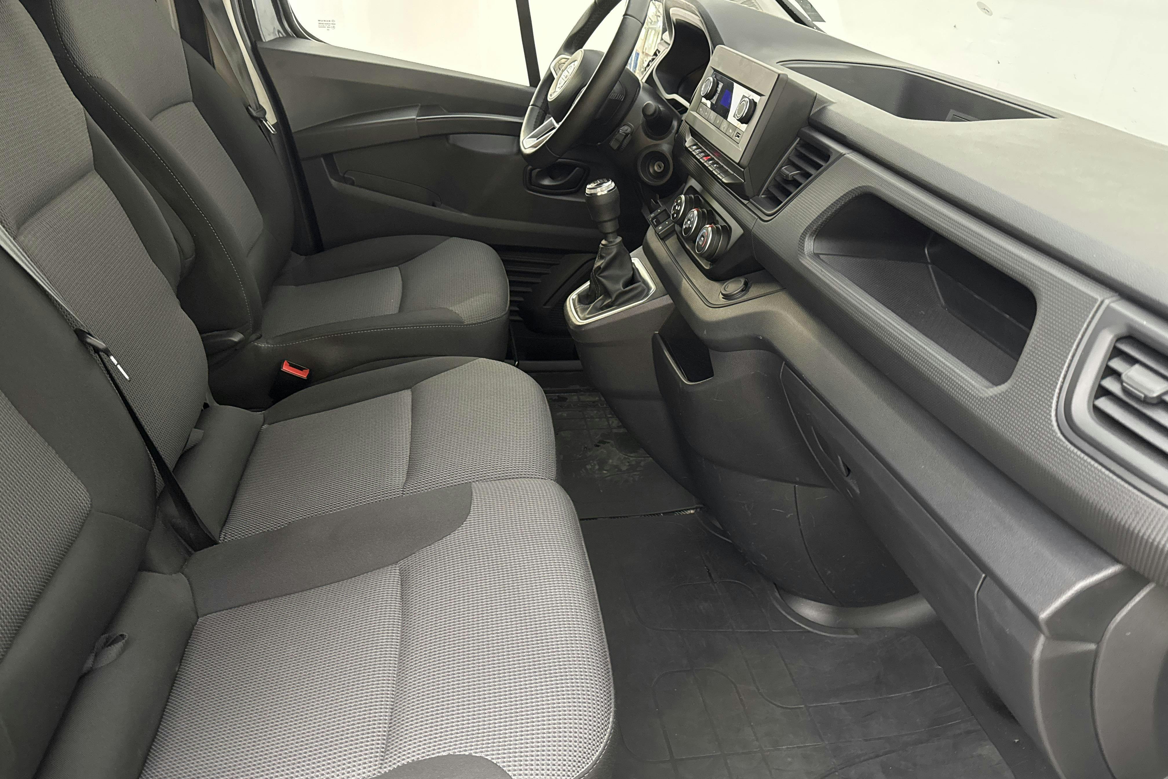 Nissan Primastar 2.0 dCi (150hk) - 3 074 mil - Manuell - Dark Grey - 2023