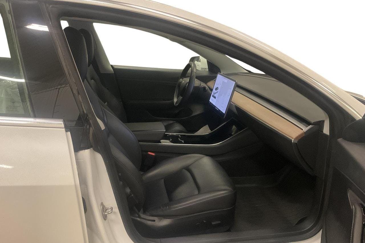 Tesla Model 3 Standard Range RWD - 19 038 mil - Automat - vit - 2020