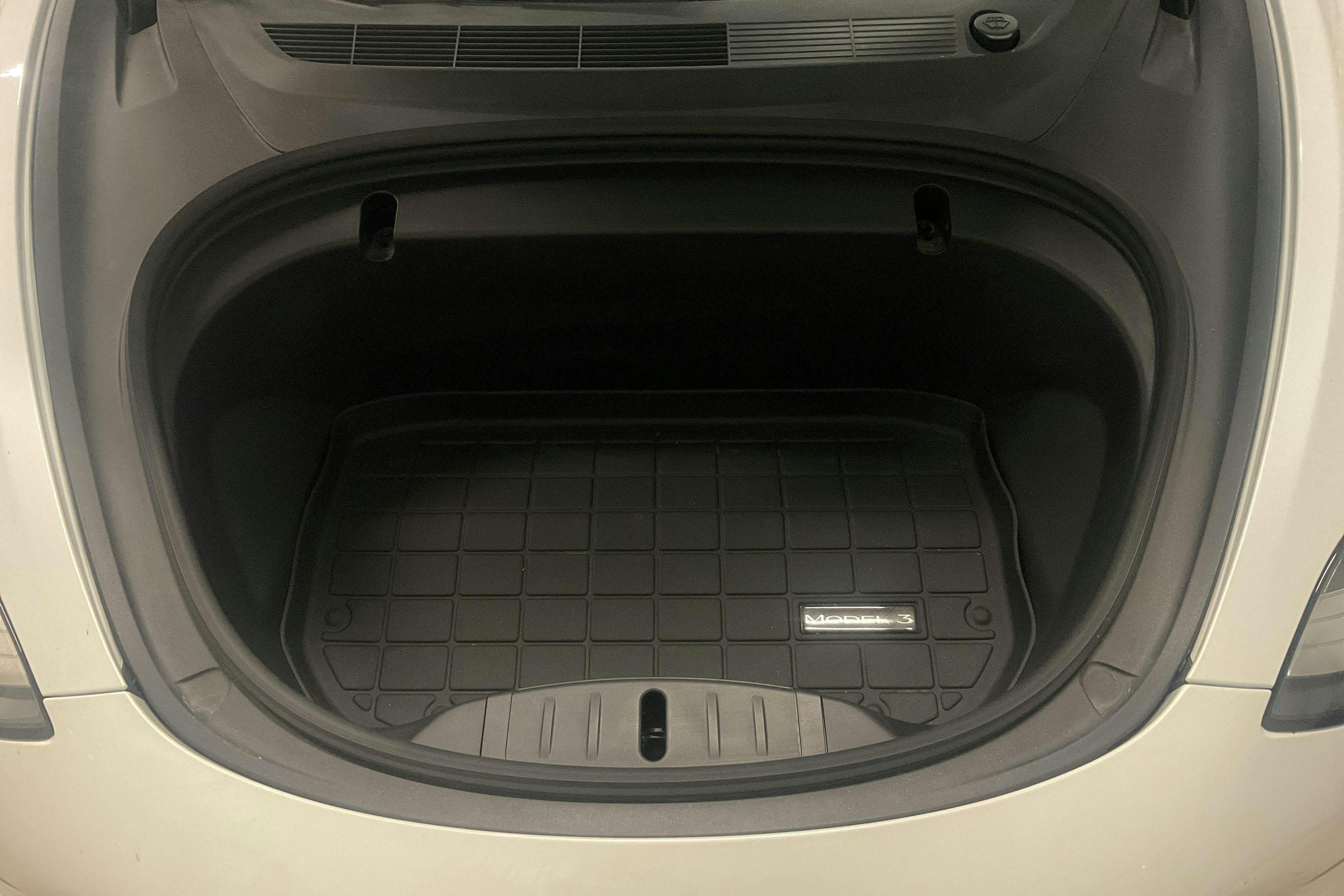 Tesla Model 3 Standard Range RWD - 19 038 mil - Automat - vit - 2020
