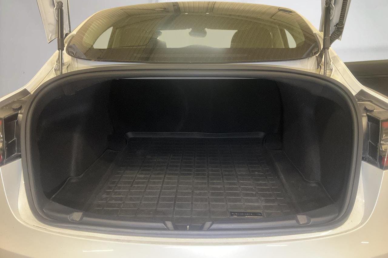 Tesla Model 3 Standard Range RWD - 19 038 mil - Automat - vit - 2020
